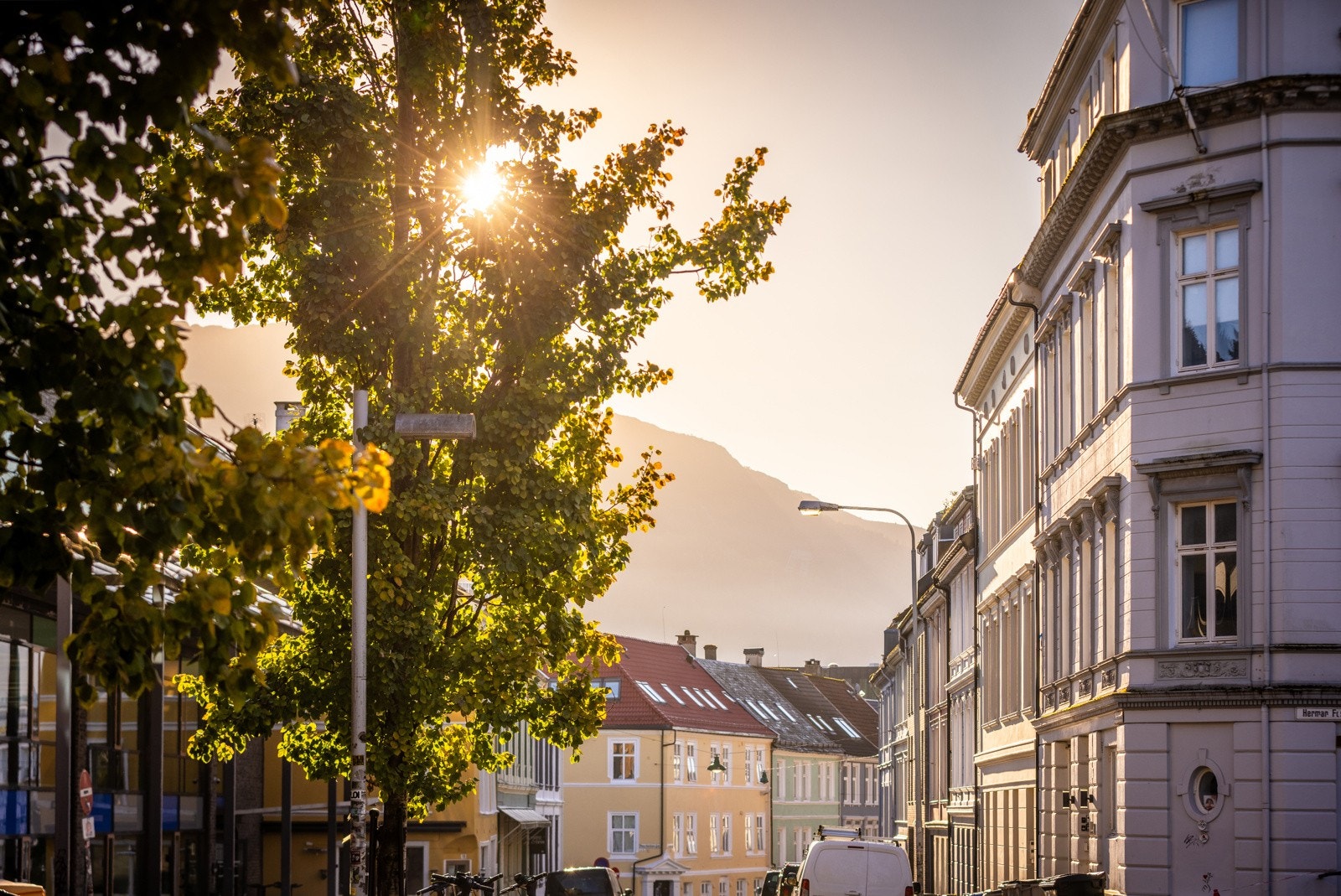 - Med kun et par minutters gange til Torgallmenningen, har du byens beste restauranter, kaféer og serveringssteder lett tilgjengelig - Galleribilde
