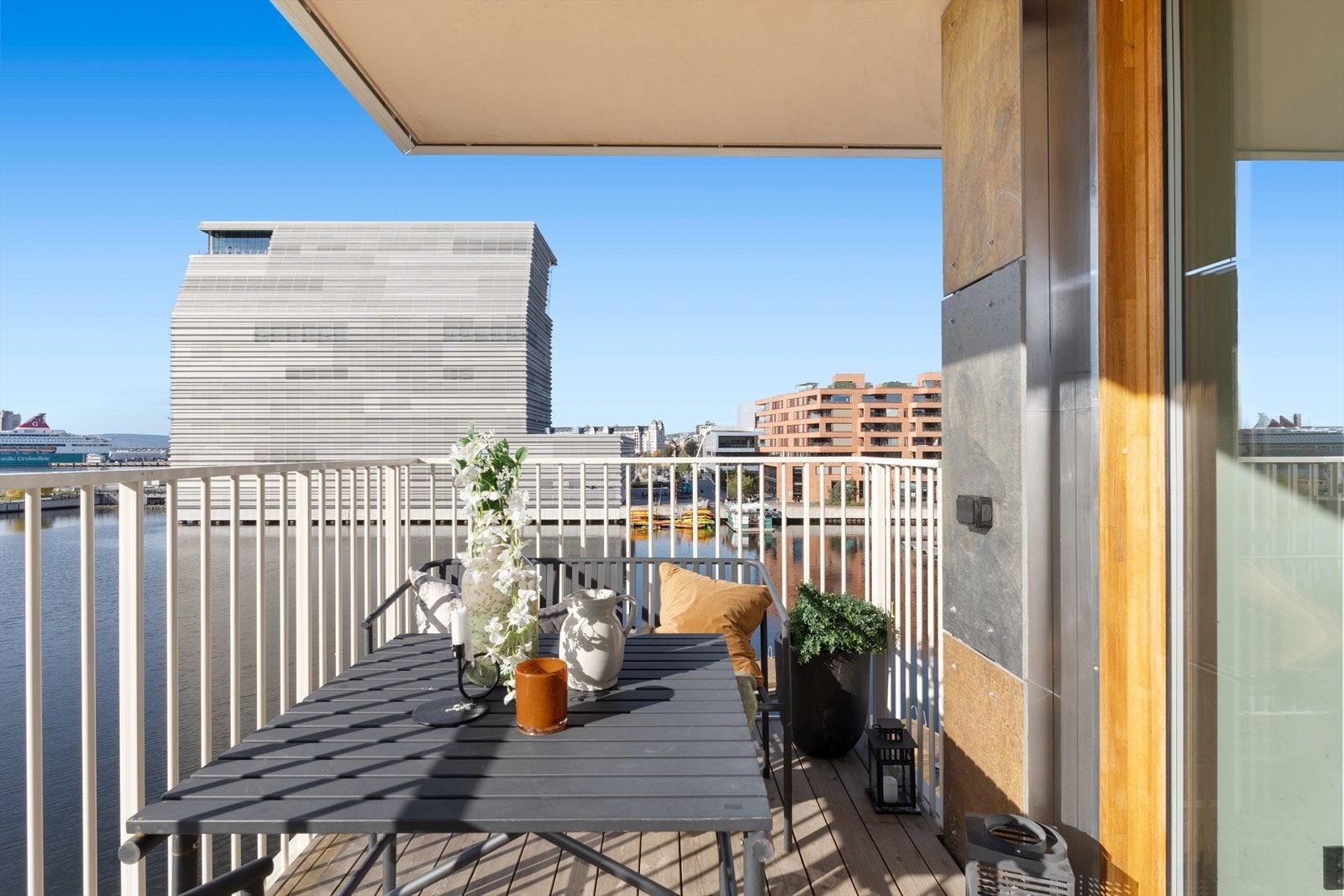 Solrik balkong på hele 13 kvm Galleribilde