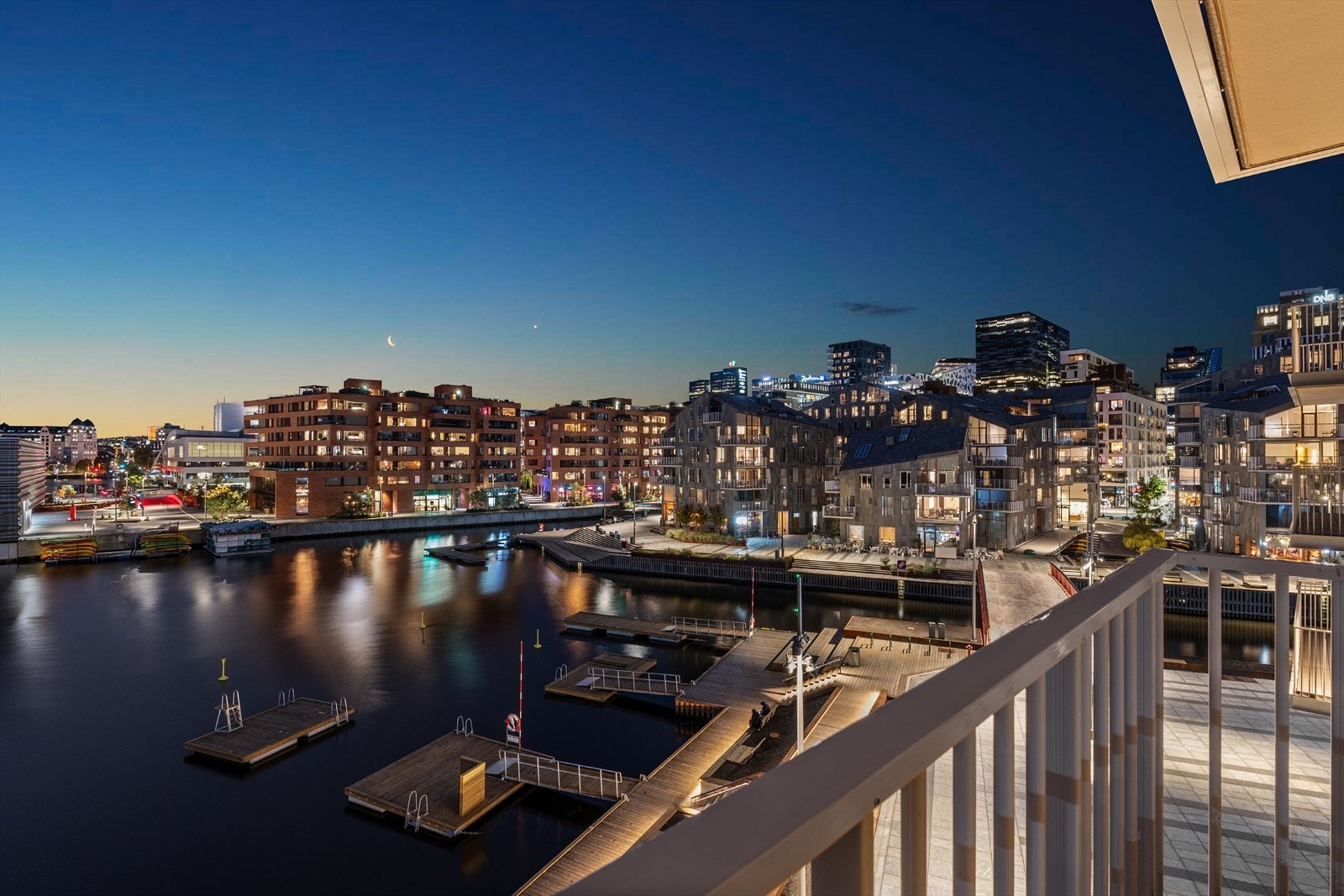 Orkesterplass til Bjørvika og fjorden fra leiligheten Galleribilde