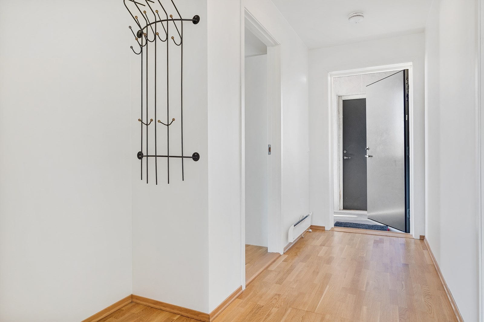 Entré med plass til å henge fra seg. Galleribilde