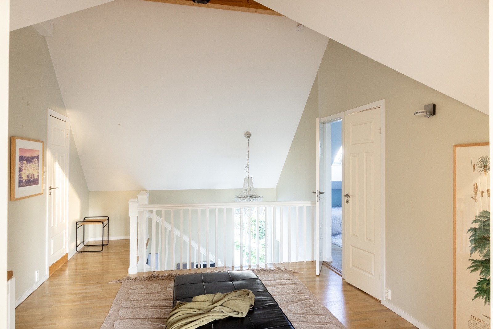 I 2.etasjen er det et allrom med plass til sittegruppe, tv-stue eller annet ønskelig møblement Galleribilde