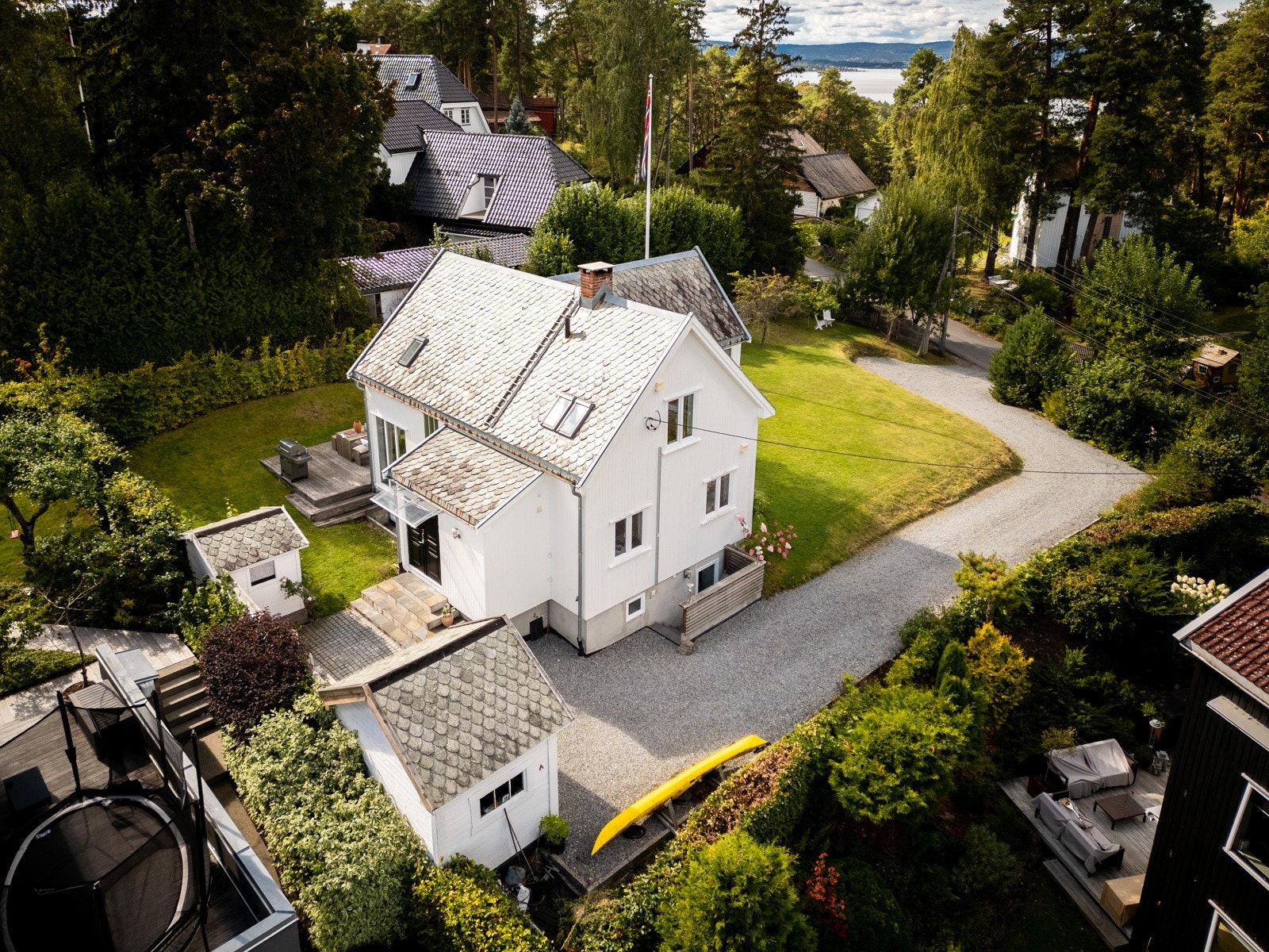 Parkeringsmuligheter på gårdsplass. Galleribilde