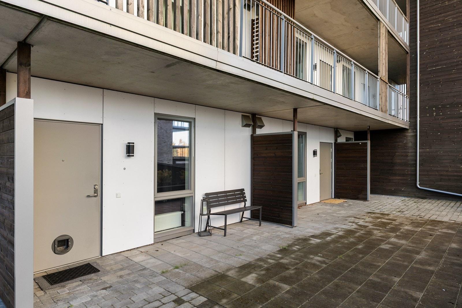 Leiligheten har en praktisk og enkel adkomst på bakkeplan. Galleribilde