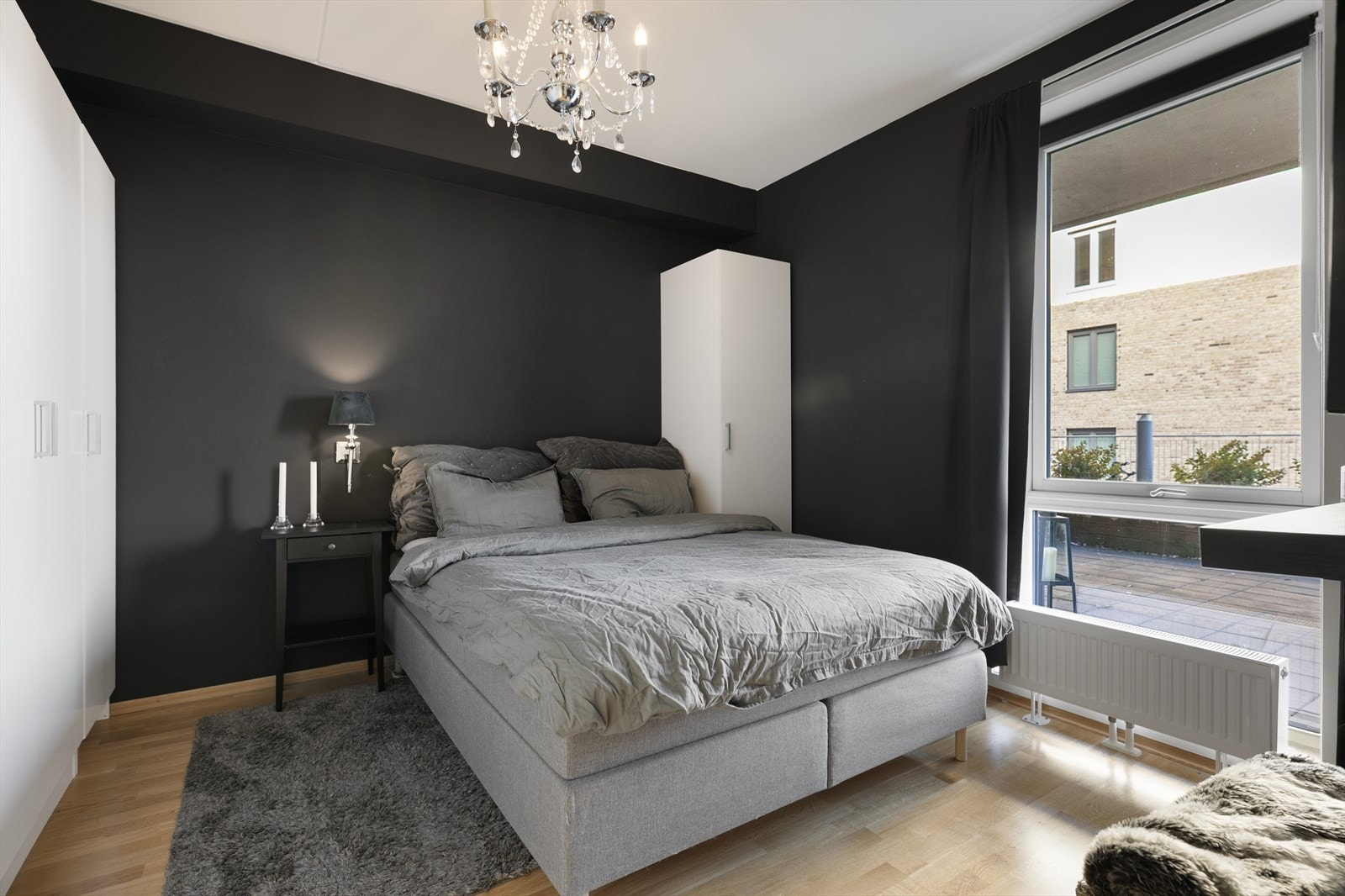 Soverommet har god plass til dobbeltseng og garderobeløsning. Galleribilde