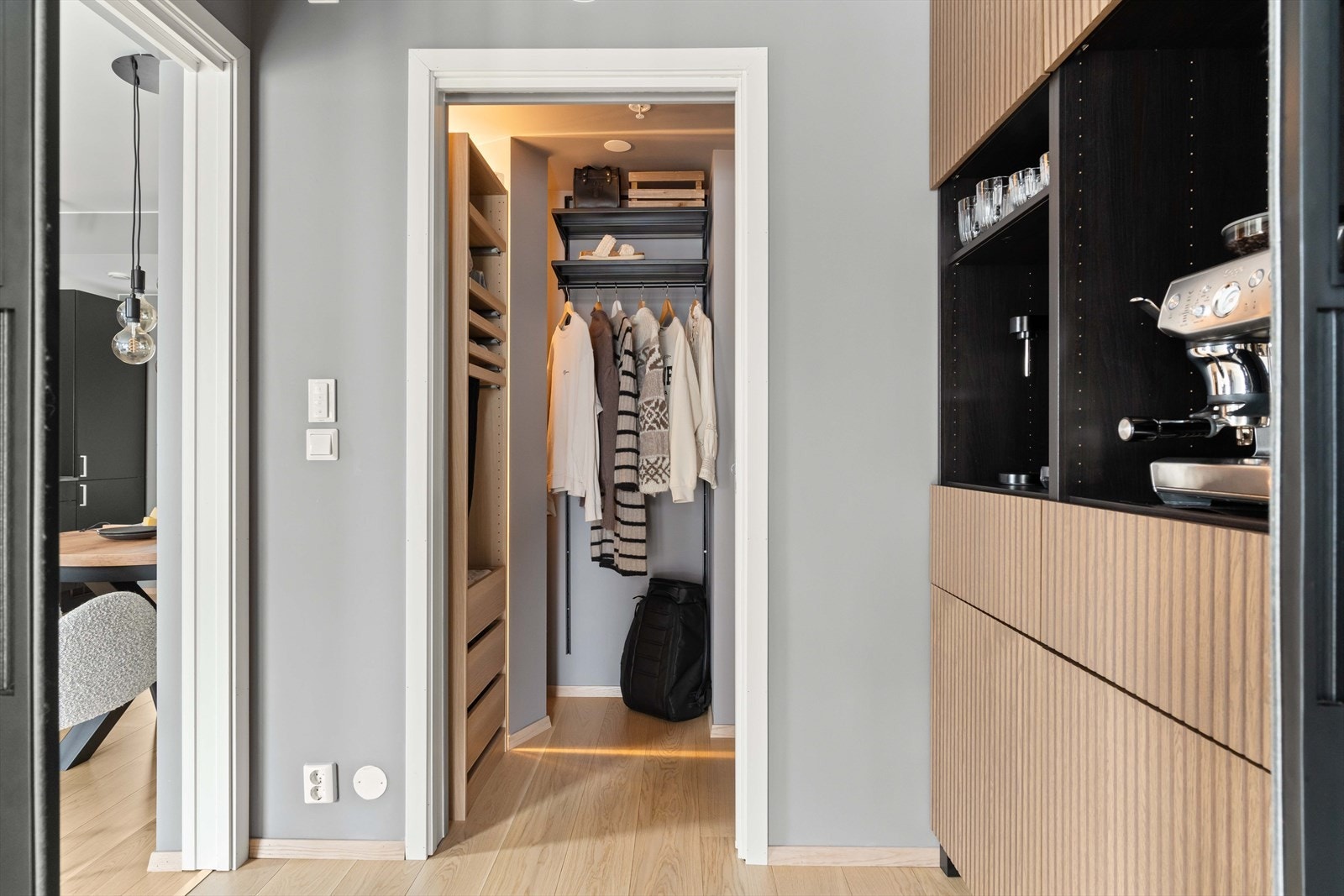 Herfra er det også inngang til walk-in-garderoben. Galleribilde