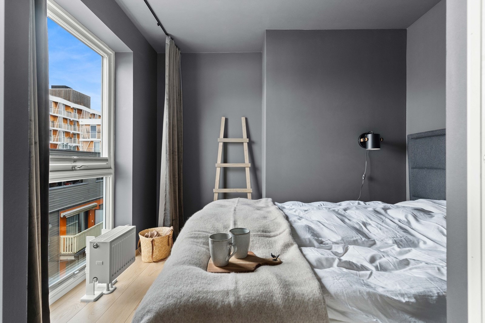 Soverom 2 benyttes i dag som hovedsoverom, og ligger i andre enden av leiligheten fra soverom 1. Galleribilde