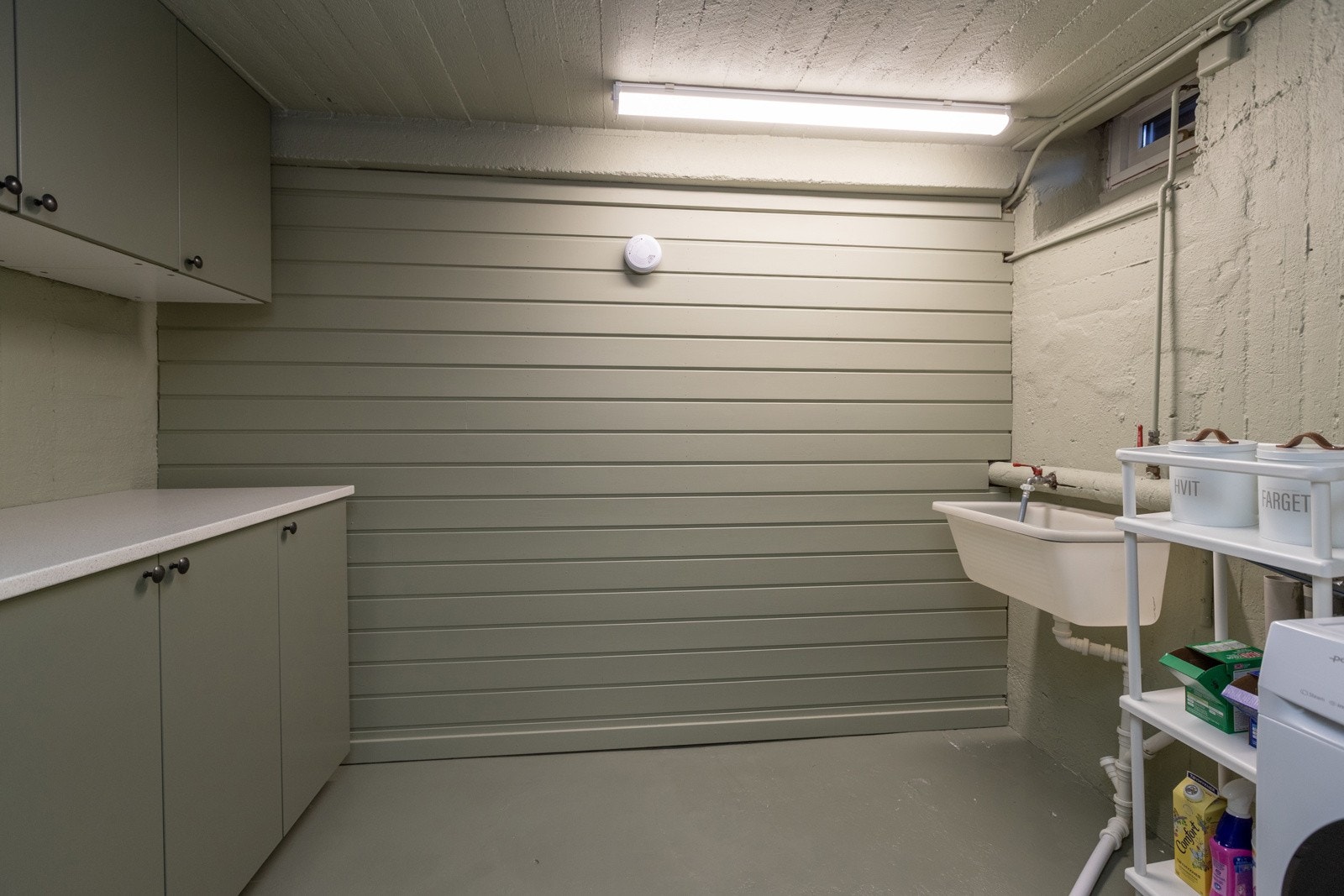 Hyggelig vaskerom i kjelleren Galleribilde