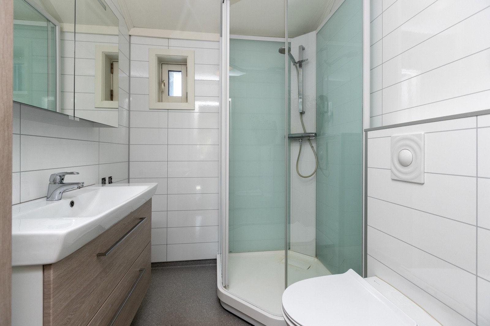 Pent & praktisk bad/WC Galleribilde