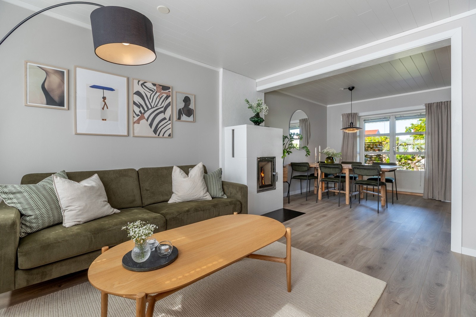 Det er mye lys fra både øst og vest - og gjennomgående planløsning gir en god romfølelse Galleribilde