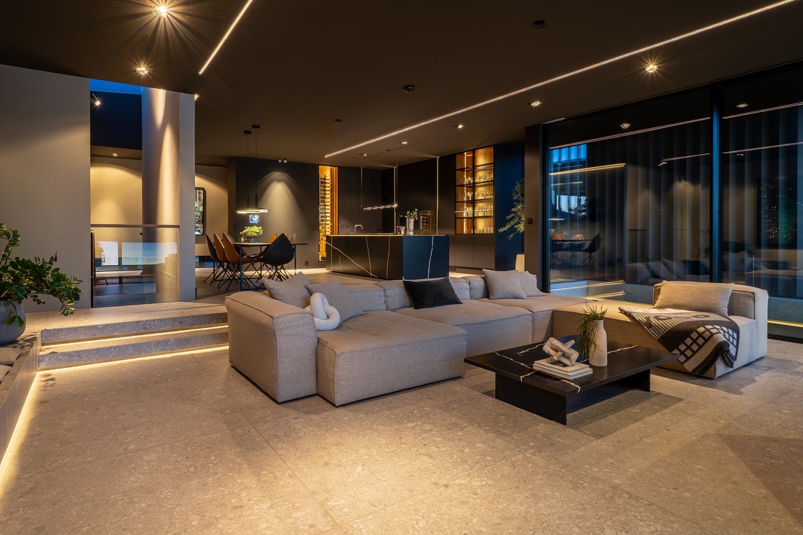 Italienske Mirage-fliser i formatet 120x120, et eksklusivt valg som gir rommet en sømløs og raffinert overflate. Galleribilde