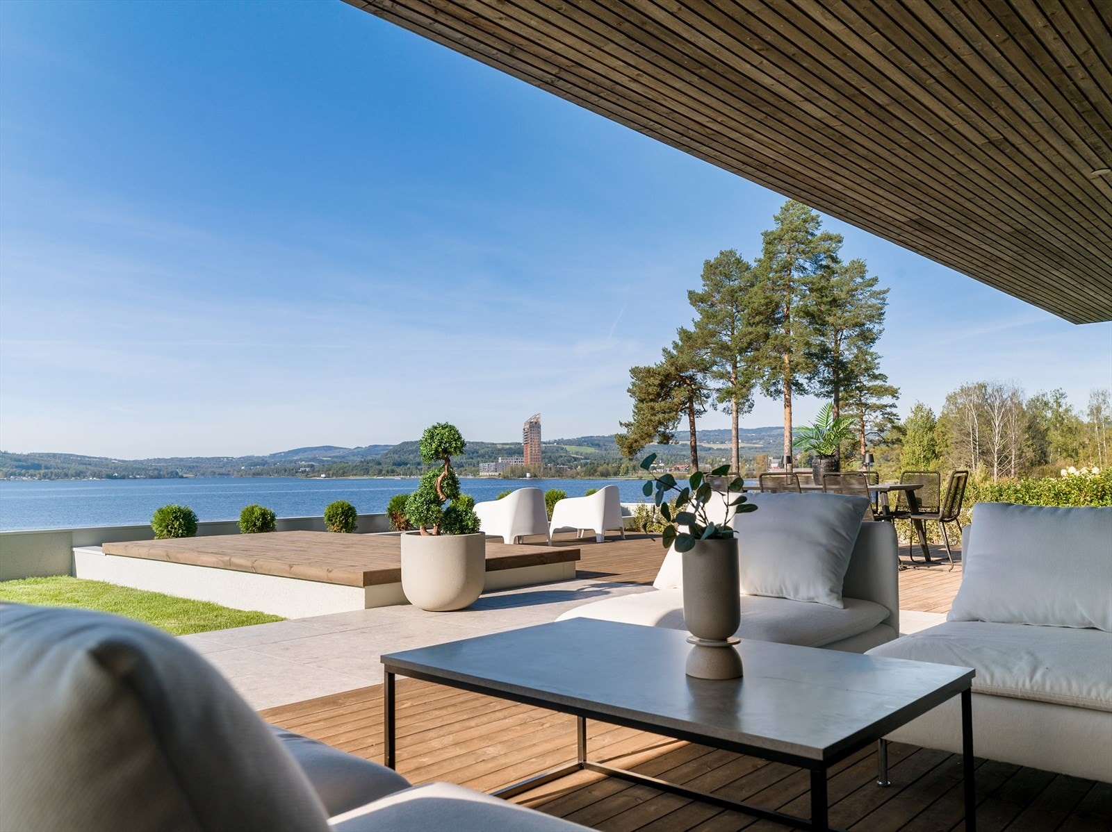 Nærhet til Mjøsa - Kun få skritt fra boligen finner du badebrygge og båtplass tilknyttet vellet. Galleribilde