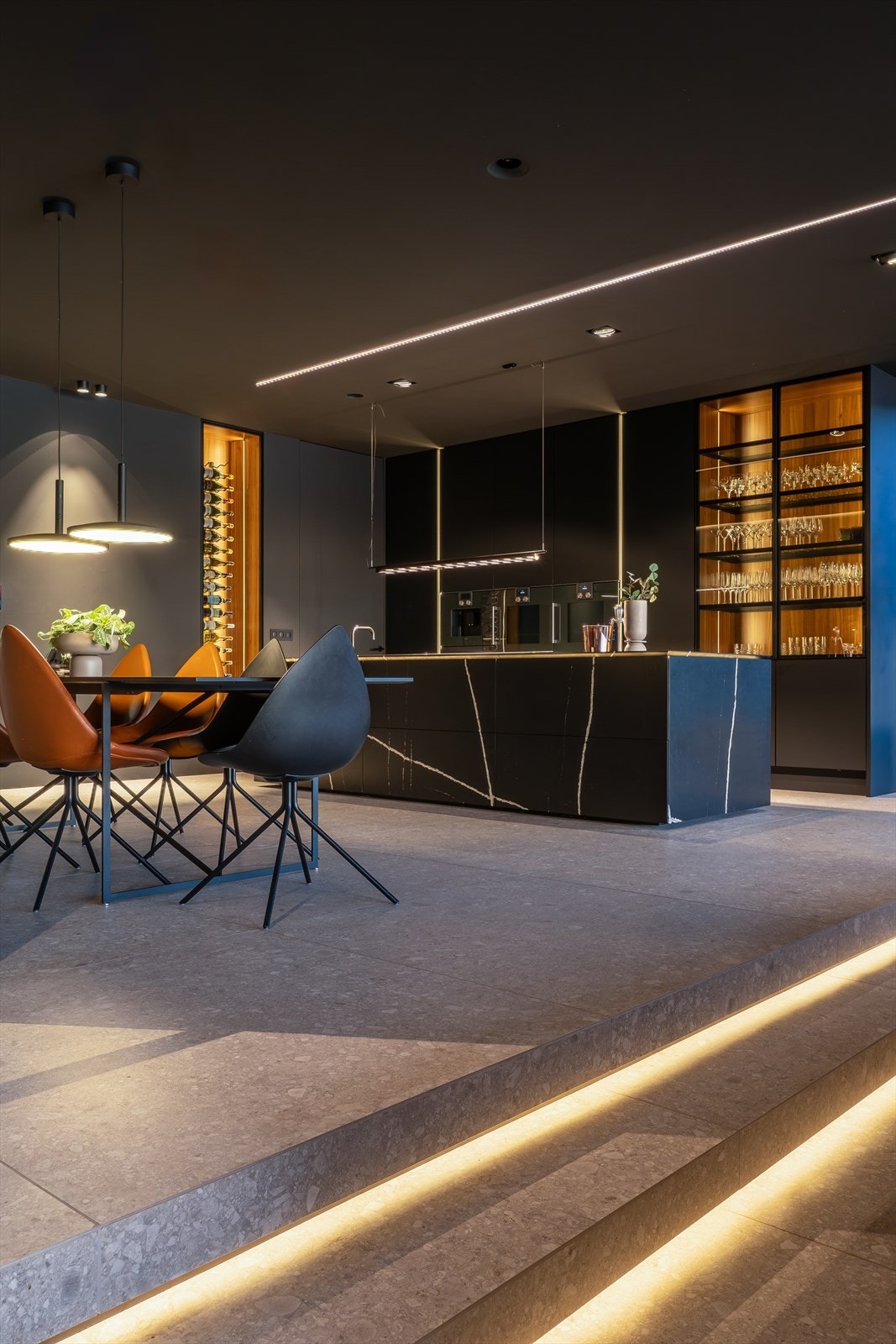 Et rom for sansene - Allrommet kombinerer teknisk finesse og estetisk perfeksjon fra materialvalg og lyssetting til utsikt og romfølelse. Galleribilde