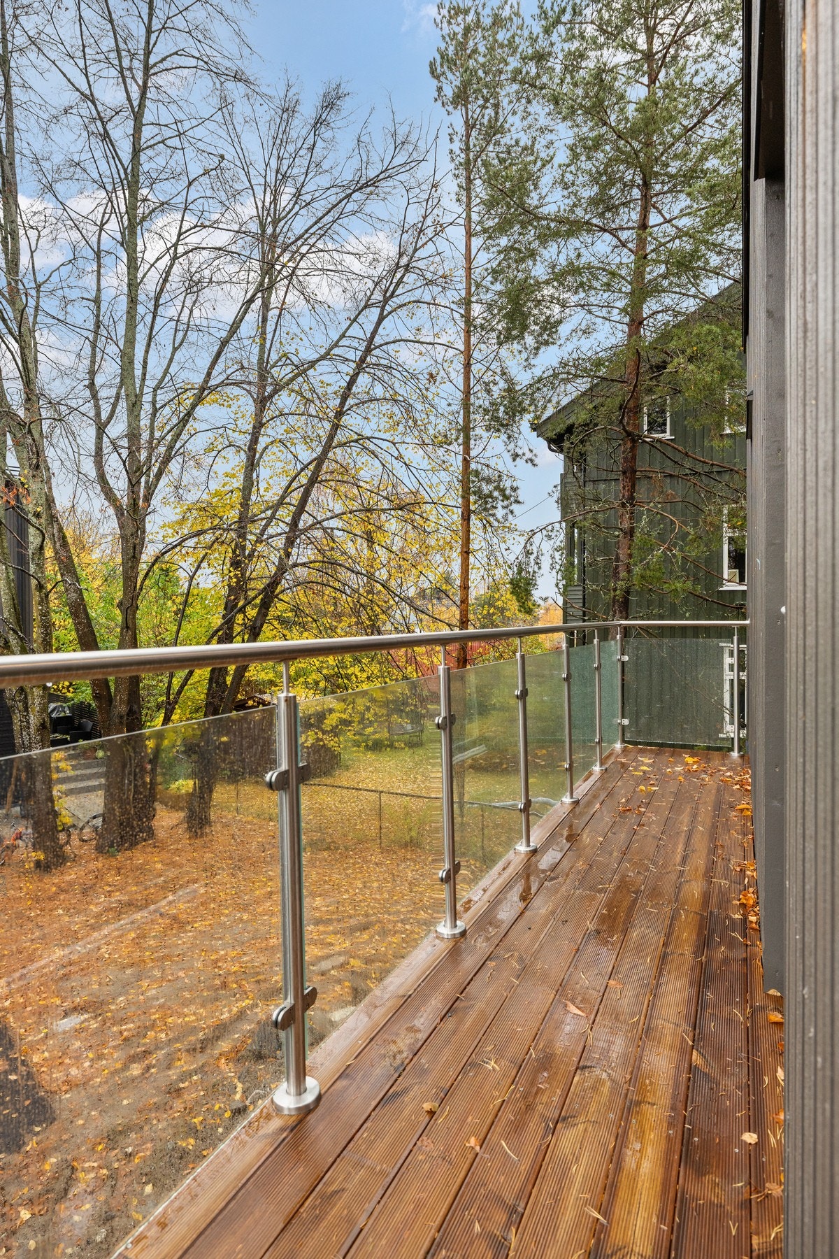 Balkongen måler ca. 8 kvm Galleribilde