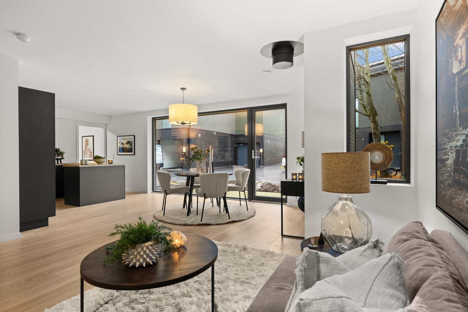 Velkommen til Ekebergveien 203E - Eiendommen har en attraktiv beliggenhet i et veletablert og svært barnevennlig boligområde midt i bydel Nordstrand Galleribilde