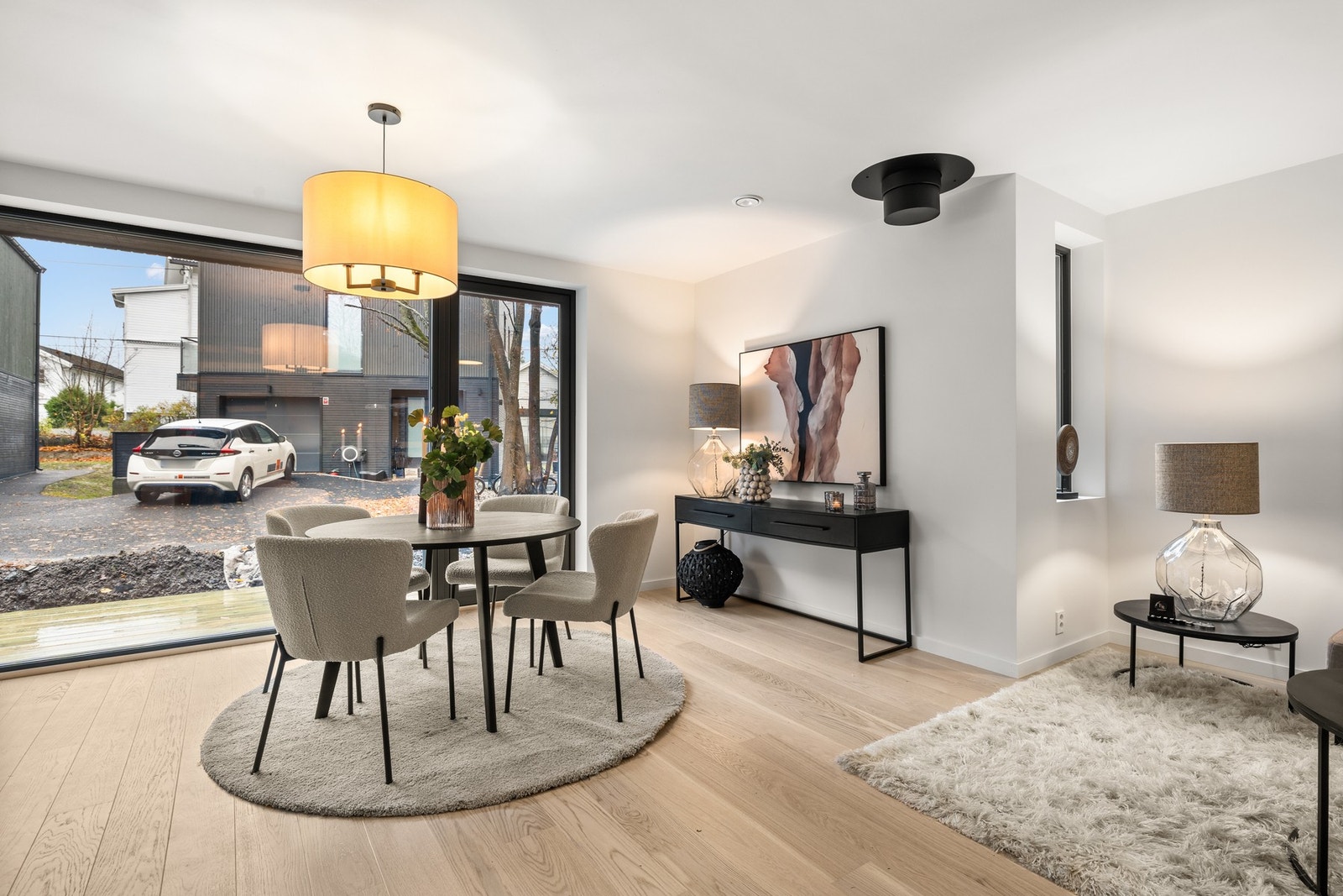 Boligene er oppført i en moderne arkitektur, med en svært god planløsning over 4 plan Galleribilde