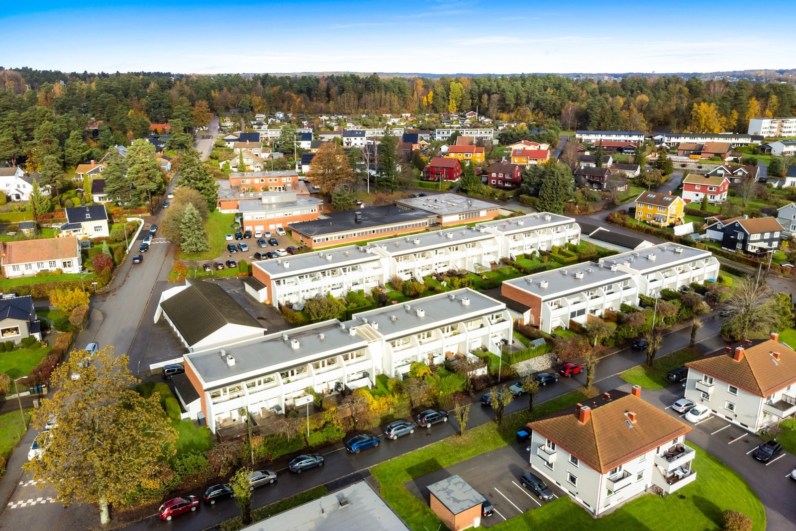 Til tross for den sentrale plasseringen, oppleves området rolig, trygt og tilbaketrukket med flotte turmuligheter i skogen Galleribilde