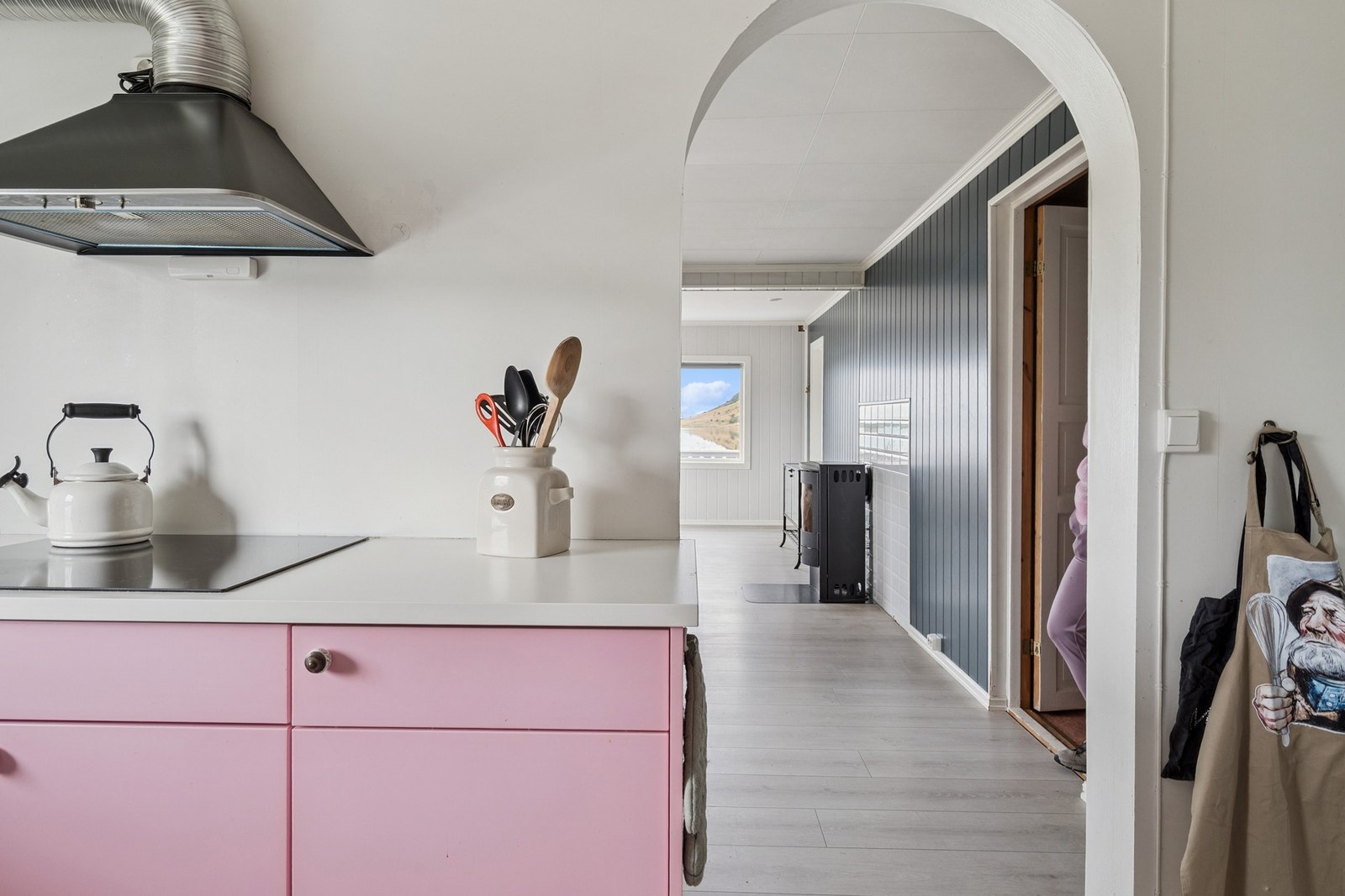 Det å ha et separat kjøkken er en kvalitet man vil sette pris på. Galleribilde