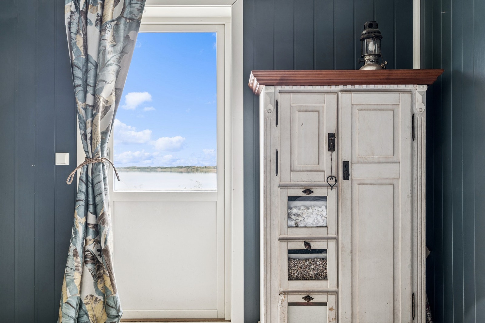 Fra soverommet kan man ta seg ut til en herlig uteplass. Galleribilde