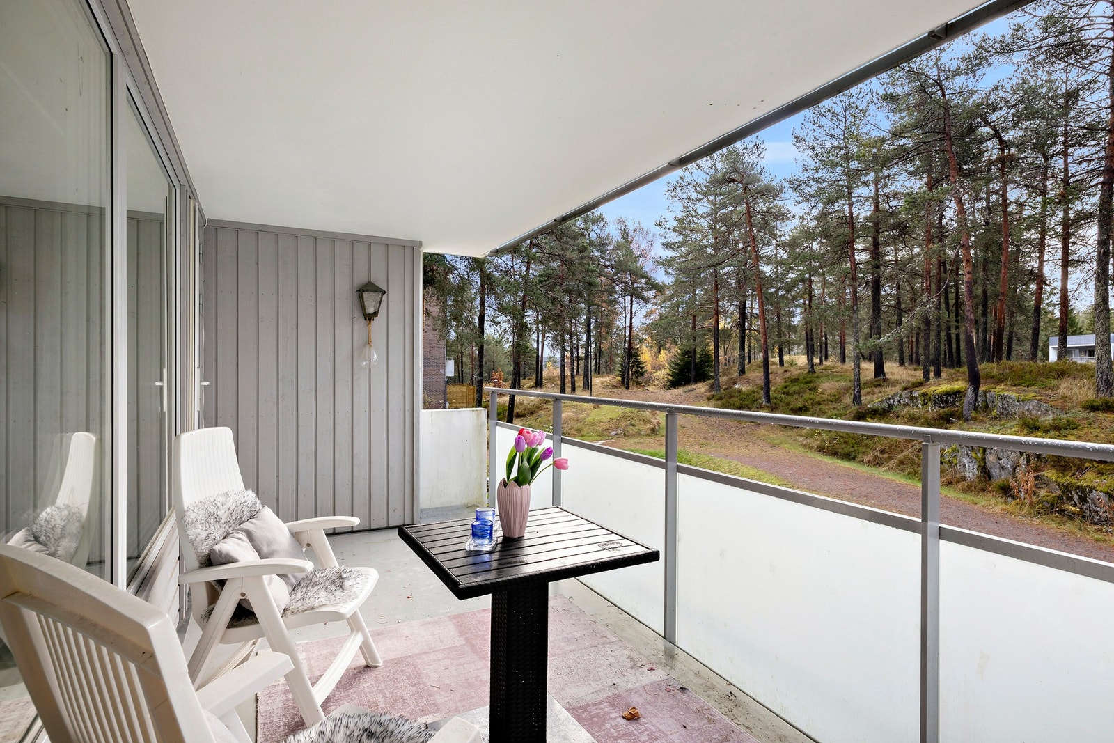 Her bor du rolig og tilbaketrukket på Ellingsrud, men samtidig nær kollektivtransport, dagligvare, skoler, barnehager og marka. Galleribilde