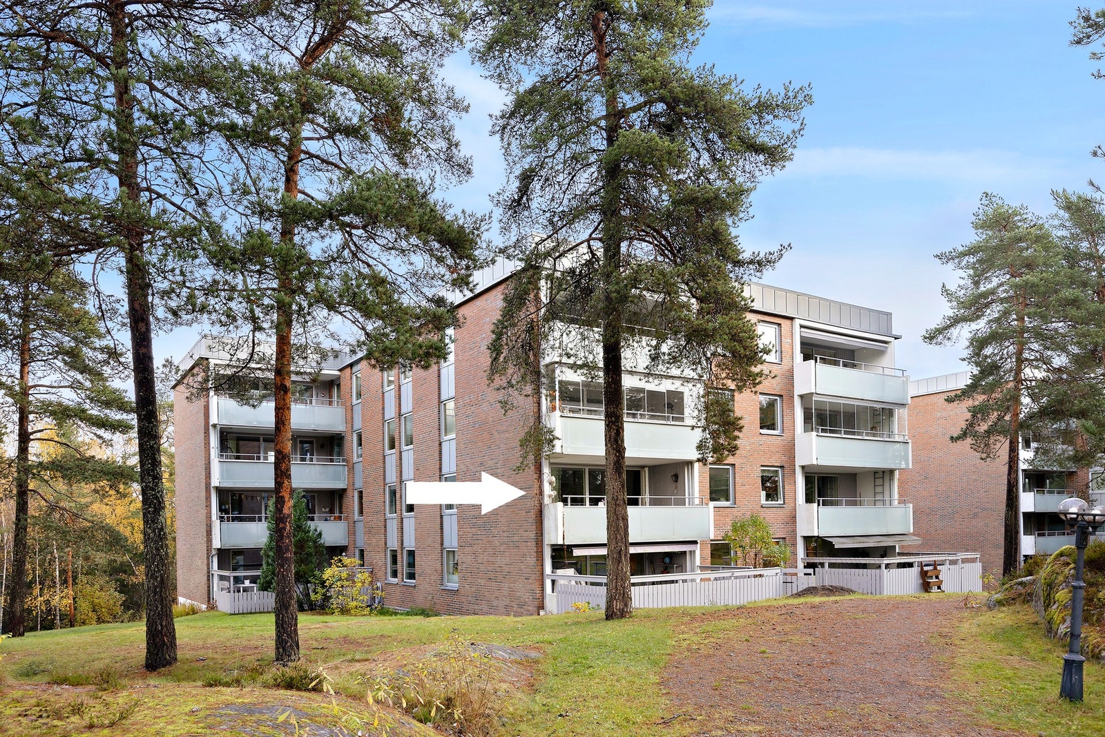 Leiligheten ligger i byggets 2. etasje. Galleribilde