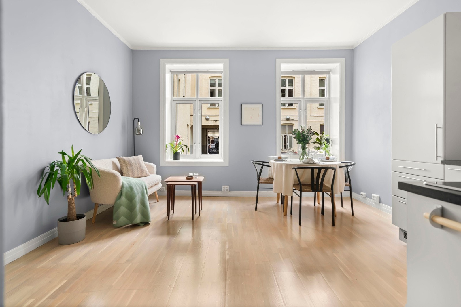 Leiligheten er vendt mot, og ligger i en rolig bakgård, som gir en tilbaketrukket og skjermet følelse. Galleribilde