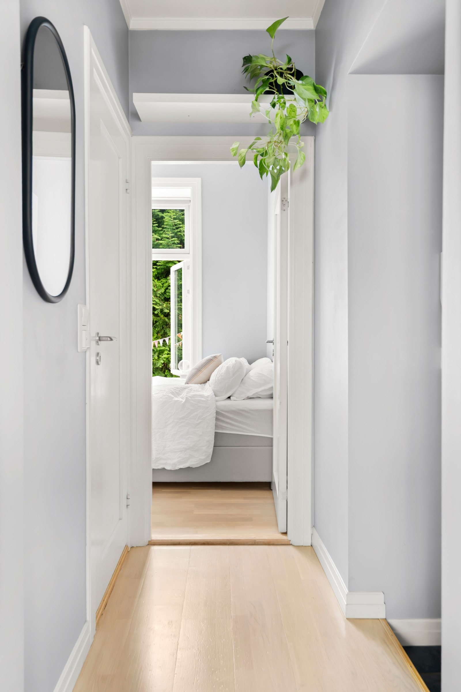 Innbydende soverom med plass til alt du trenger. Galleribilde