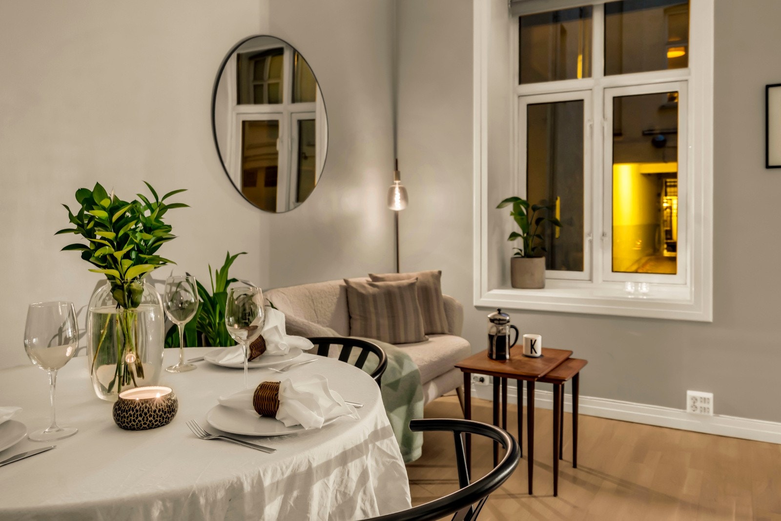 Åpen og luftig planløsning med gode materialvalg. Galleribilde