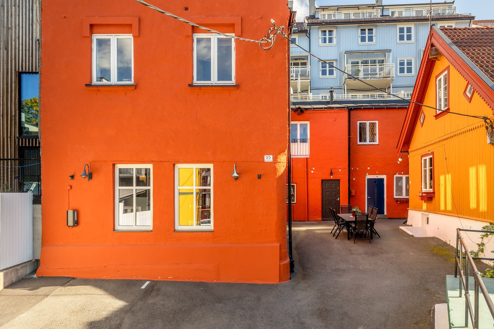 Om sommeren kan du nyte en hyggelig uteplass med sittegruppe. Galleribilde