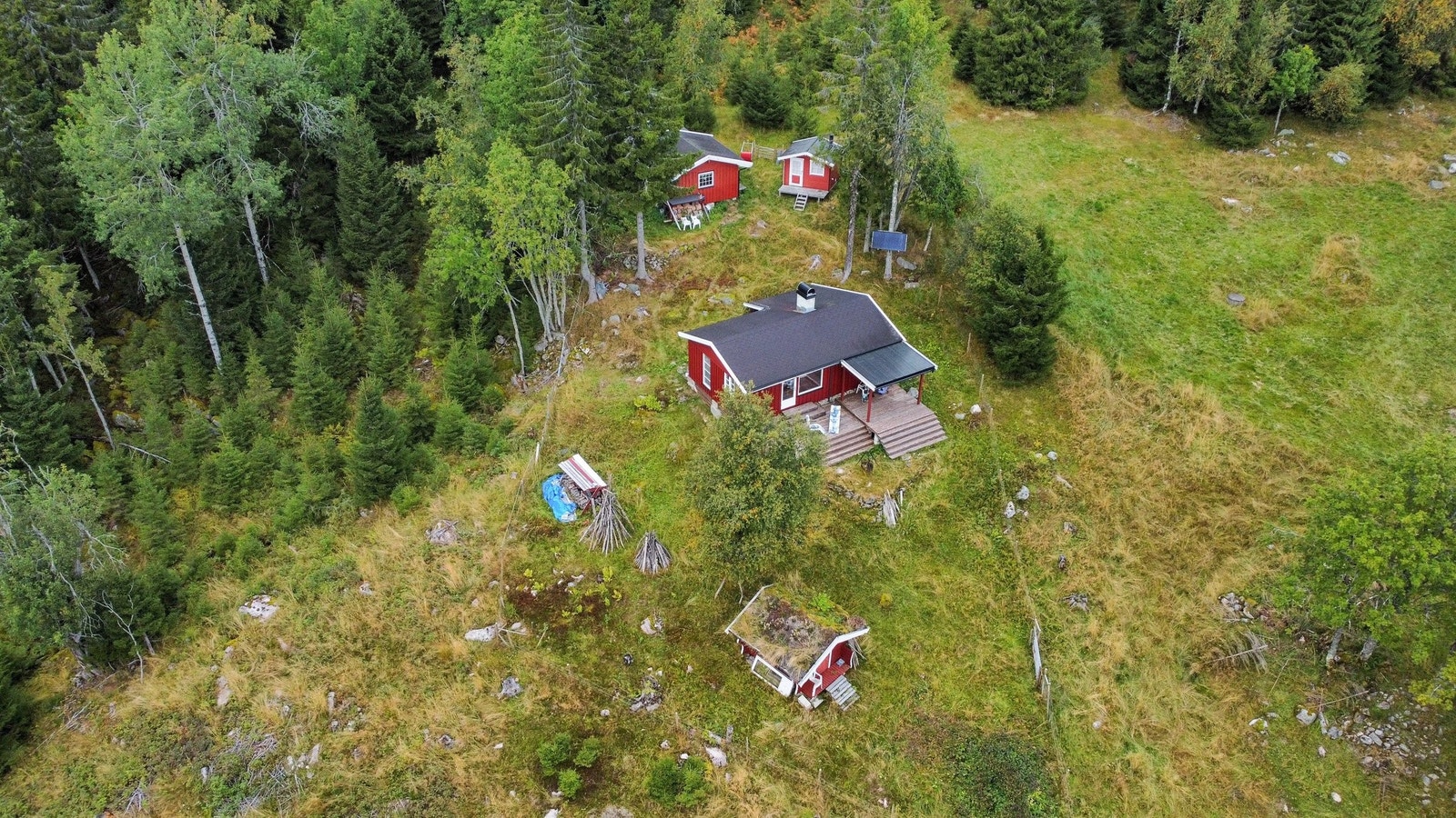 Dronebilde av eiendommen. Galleribilde