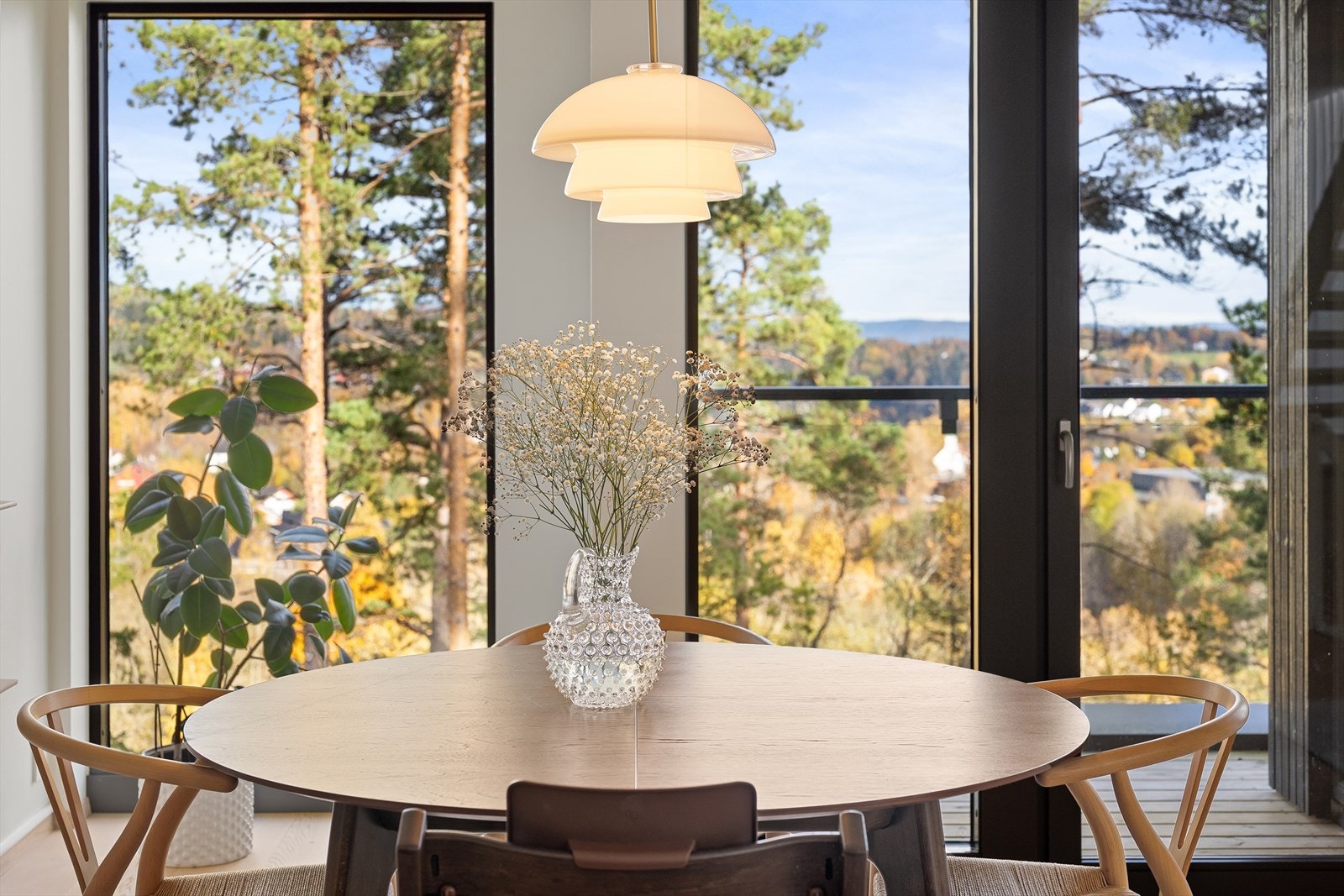 Heggedal Terrasse byr på moderne bebyggelse med flott utsikt og nærhet til naturen. Galleribilde
