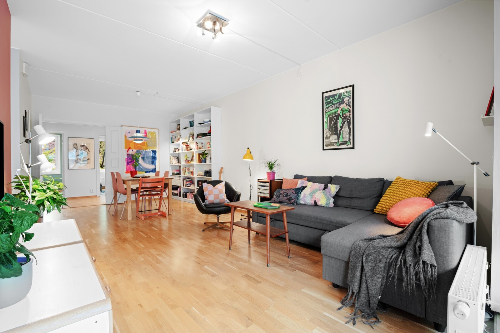 Boligen har en gjennomgående og arealeffektiv planløsning med god størrelse på alle rommene. Galleribilde