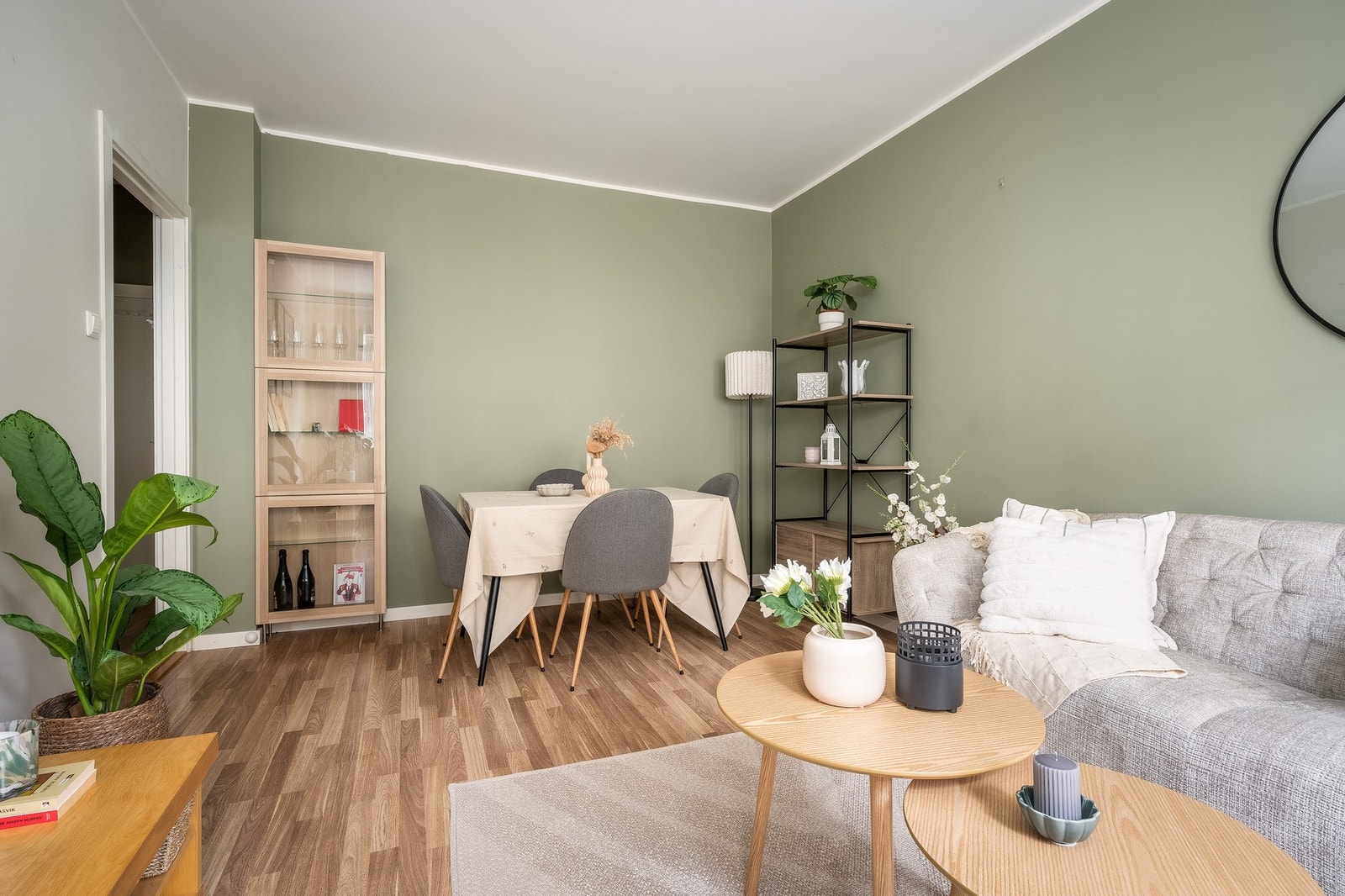 Dette er en praktisk og lys 3-romsleilighet sentralt beliggende på Rosenhoff. Galleribilde