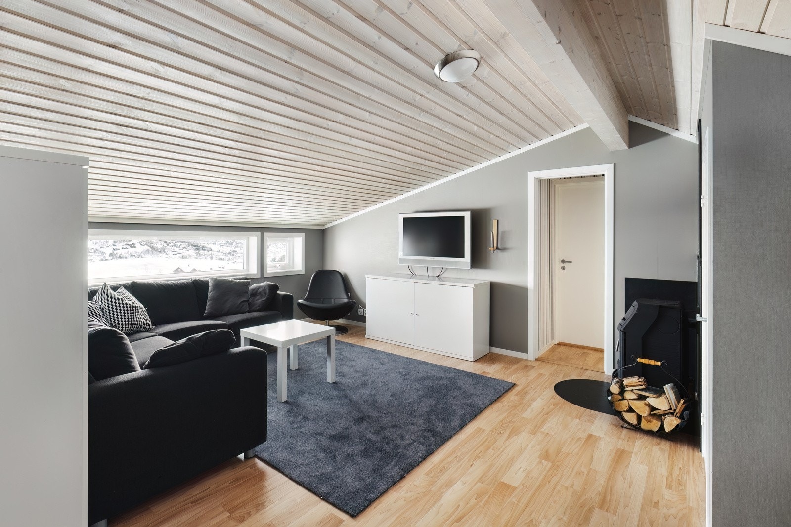 Hyggelig loftstue med mulighet for å trekke seg litt tilbake. Galleribilde