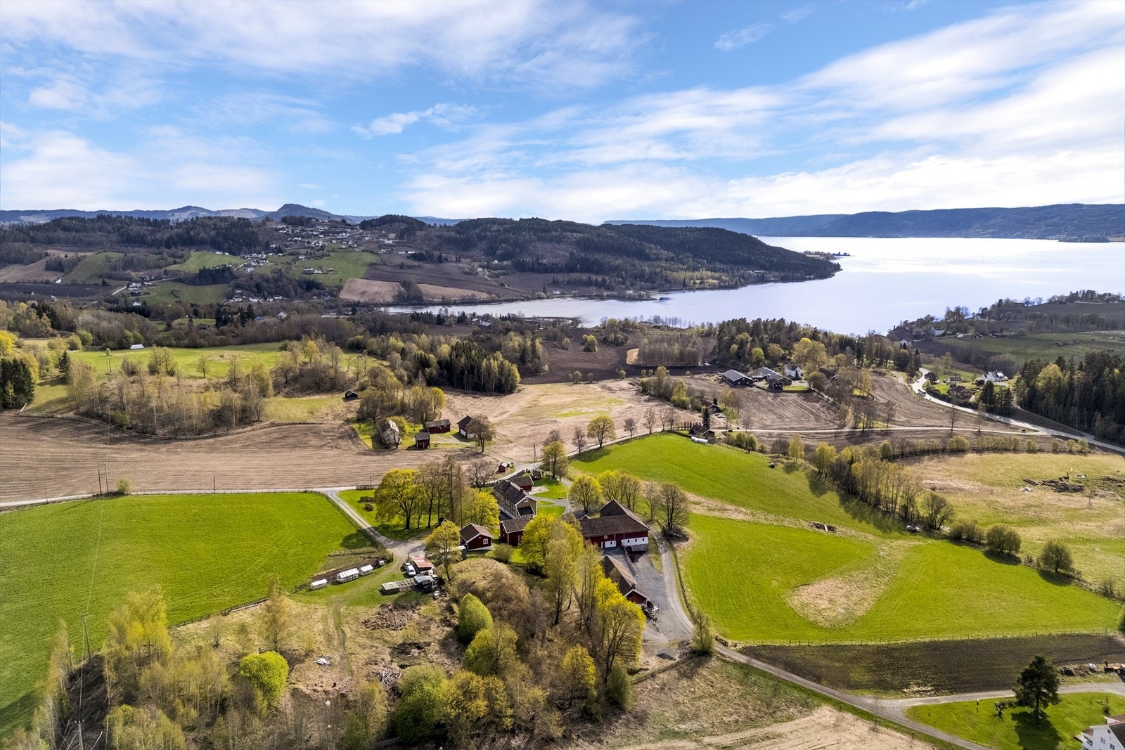 Velkommen til visning på vakre Rossmo Galleribilde