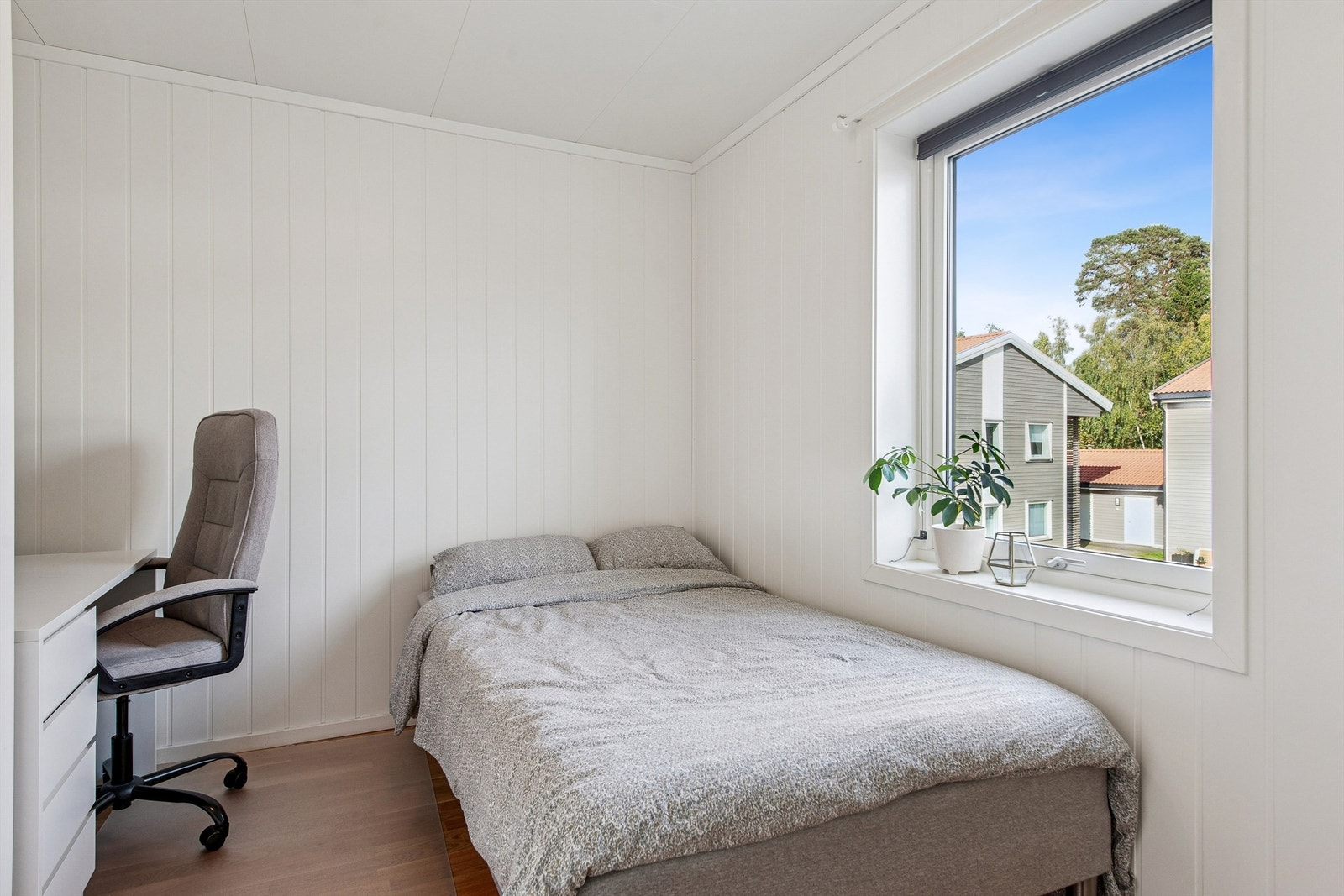 Det andre soverommet egner seg godt som barnerom, gjesterom eller kontor. Galleribilde