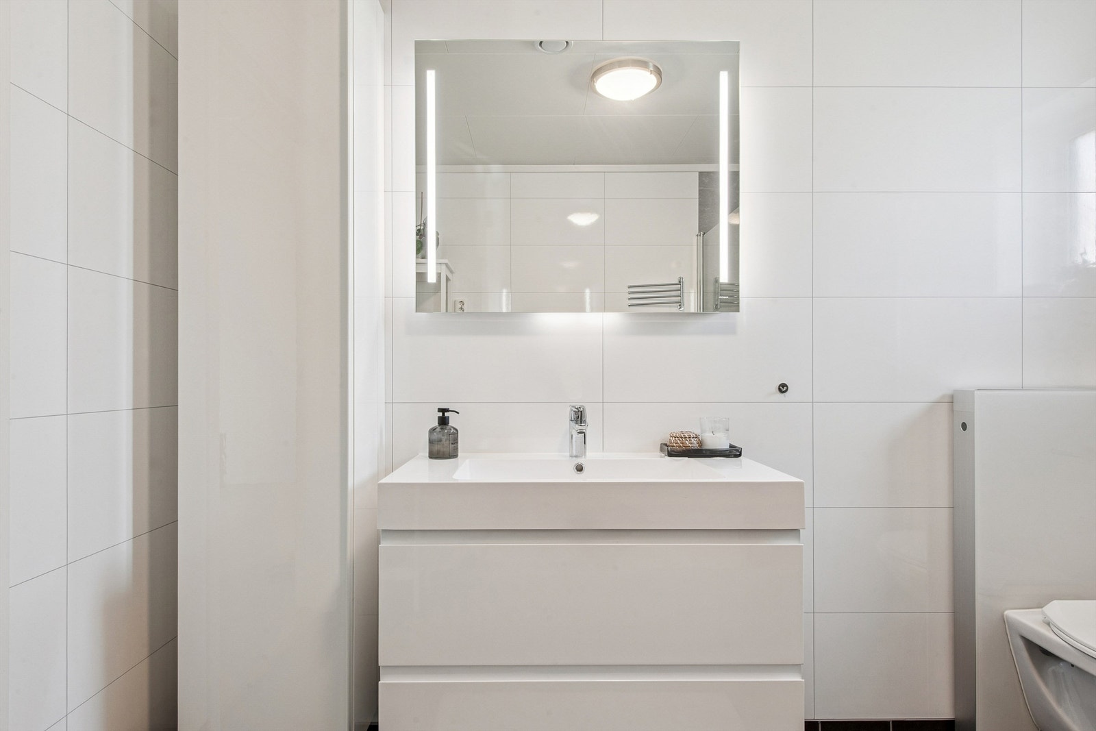 God oppbevaringsplass i både servantskap og høyskap. Galleribilde