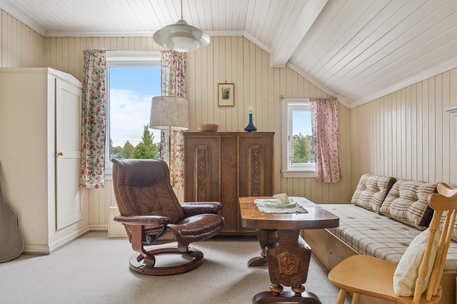 Det ene soverommet er romslig og kan også innredes som en ekstra stue. Galleribilde