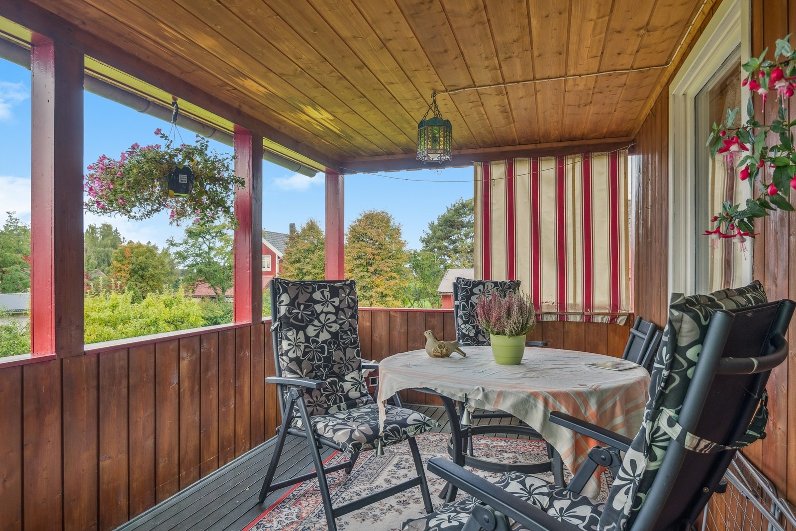 Her er det god plass til en sittegruppe for å nyte utelivet. Galleribilde