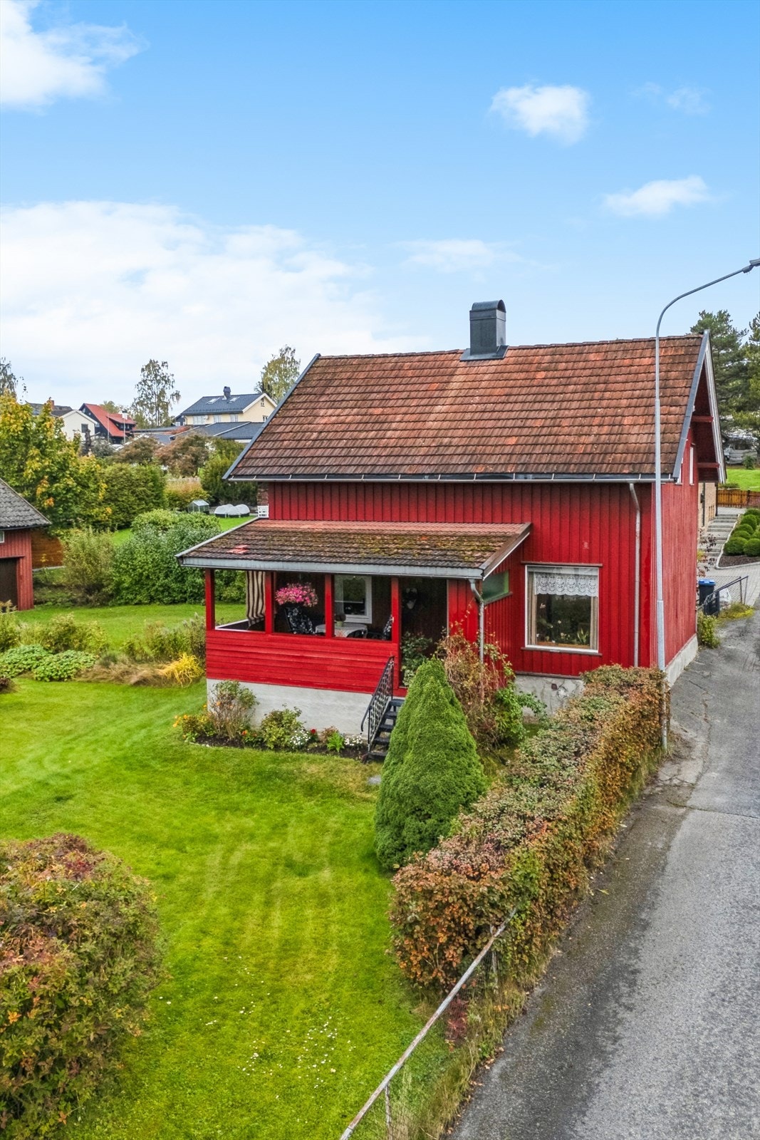 Solrik beliggenhet i nabolaget. Galleribilde