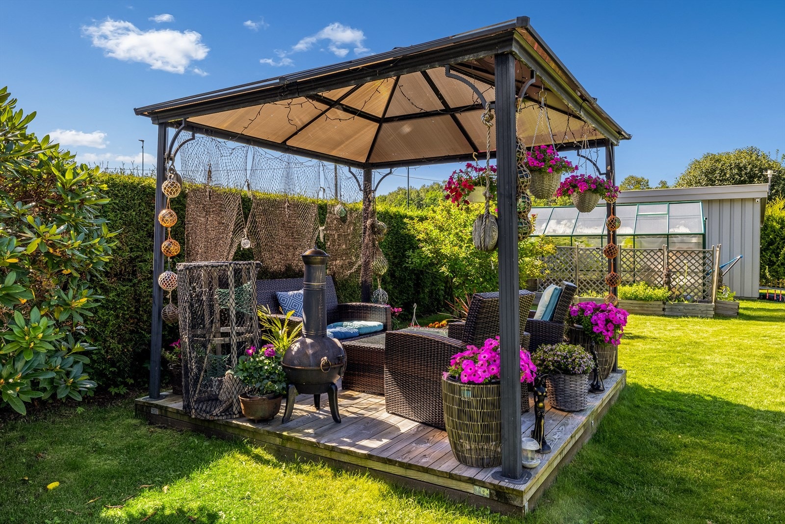 Særdeles hyggelig paviljong. Her egner det seg også godt med en jacuzzi. Galleribilde