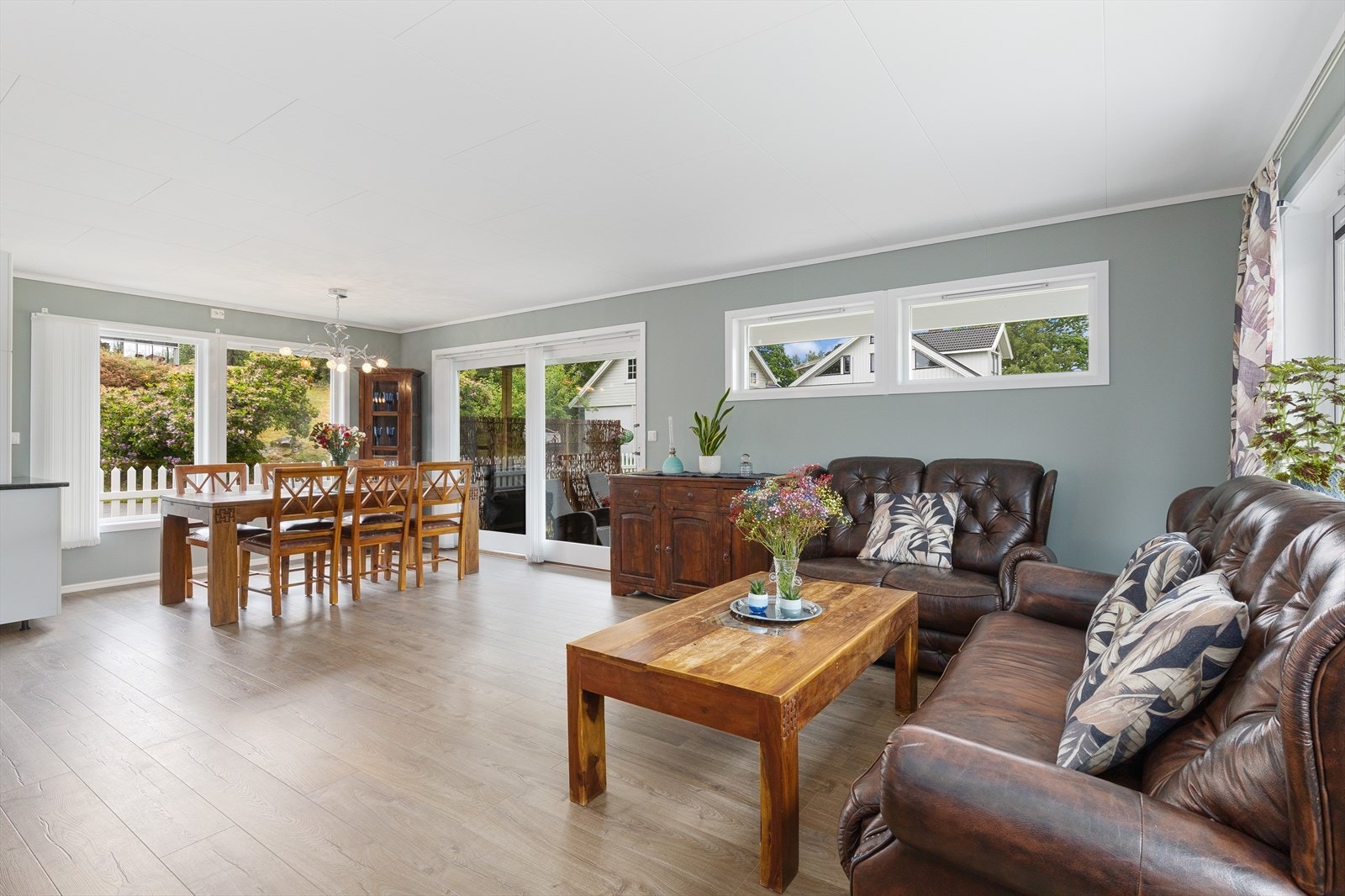 Sonen for sitte-/loungegrupper særpreges særskilt av luftig romfølelse. Galleribilde