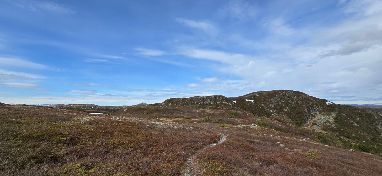 Man kan gå på en rekke flotte toppturer i nærområdet. Galleribilde