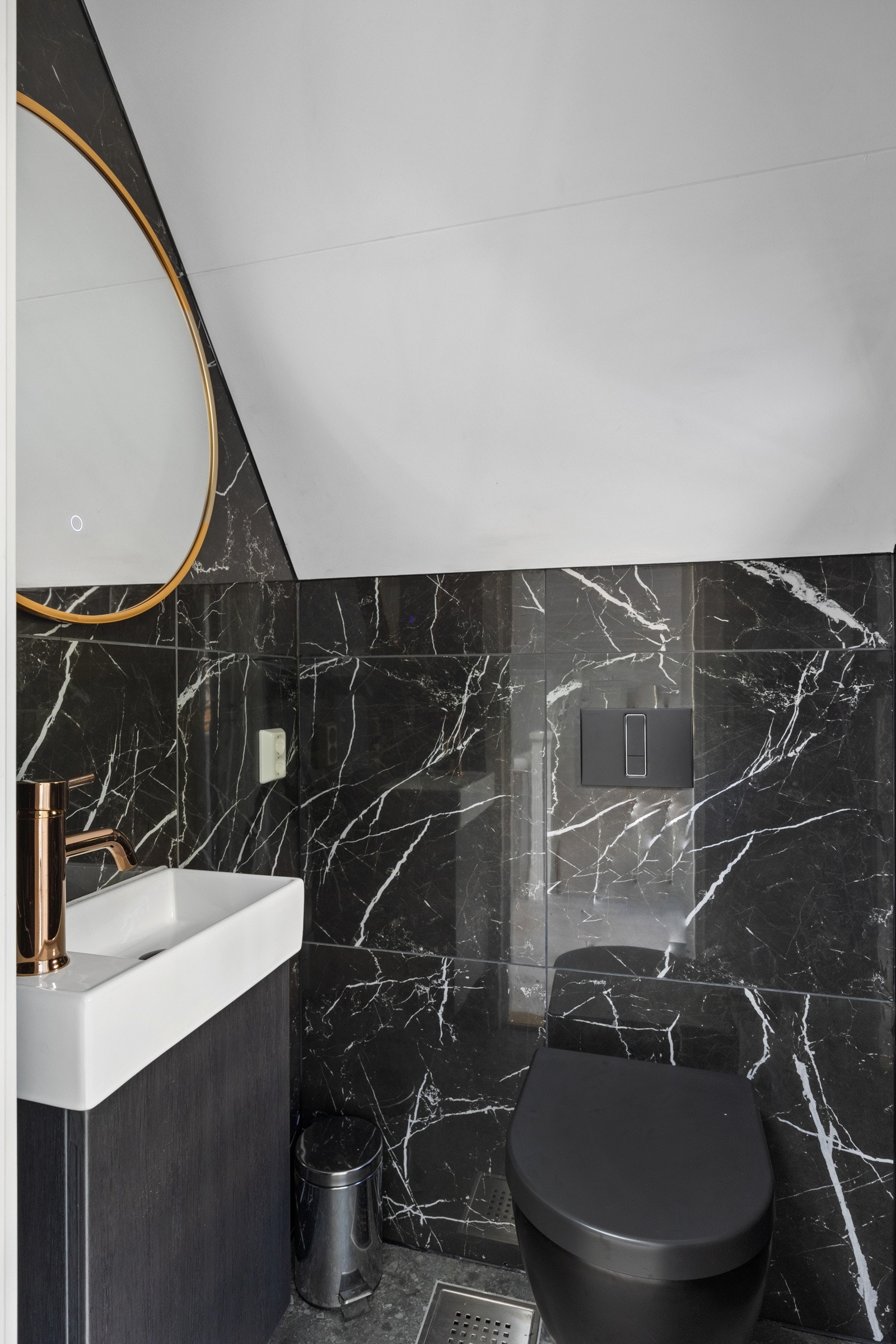 Praktisk toalettrom i 2. etasje. Galleribilde