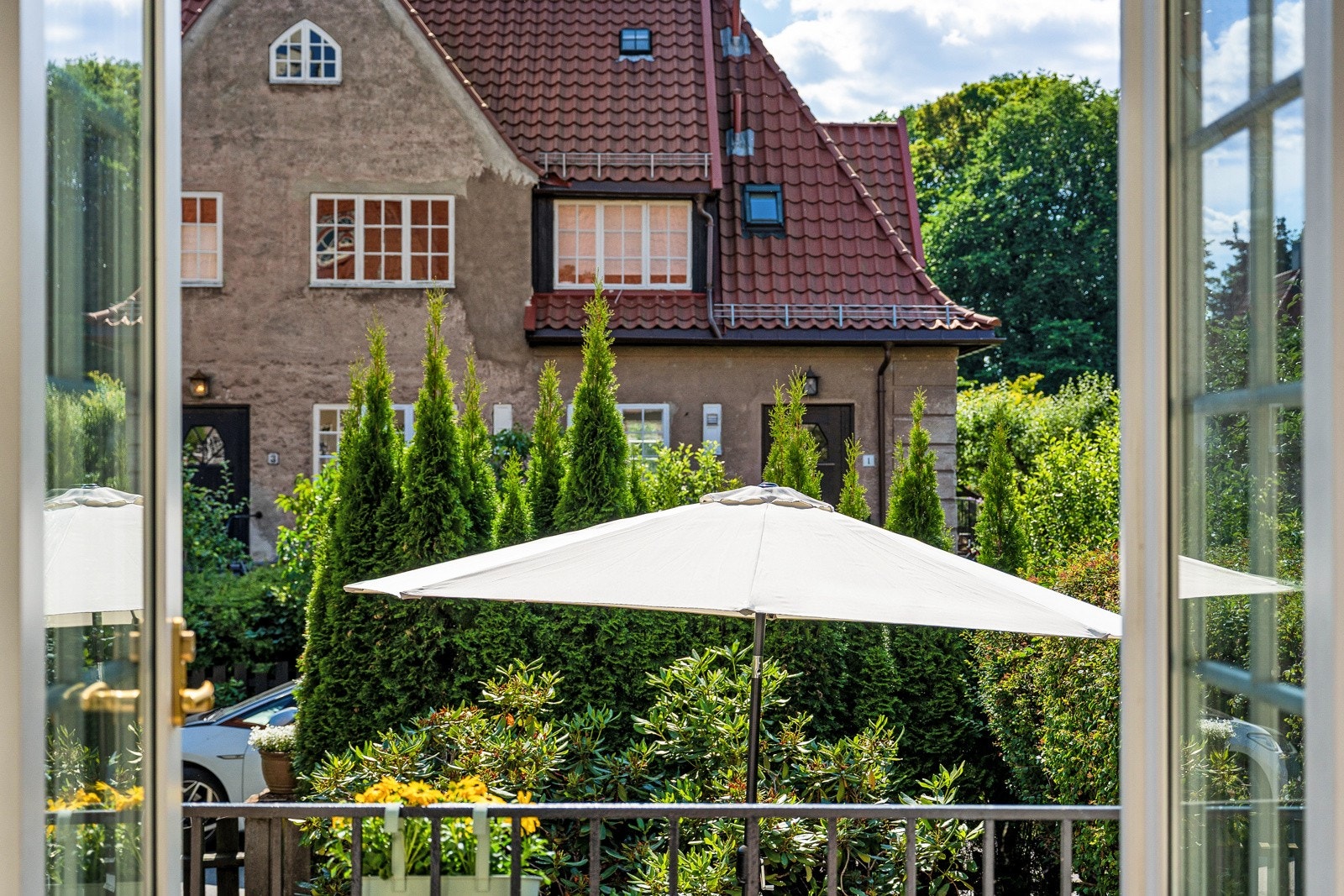 Tor Martin Tinderholt v/Privatmegleren Aksept har gleden av å ønske velkommen til Elgveien 4! Galleribilde