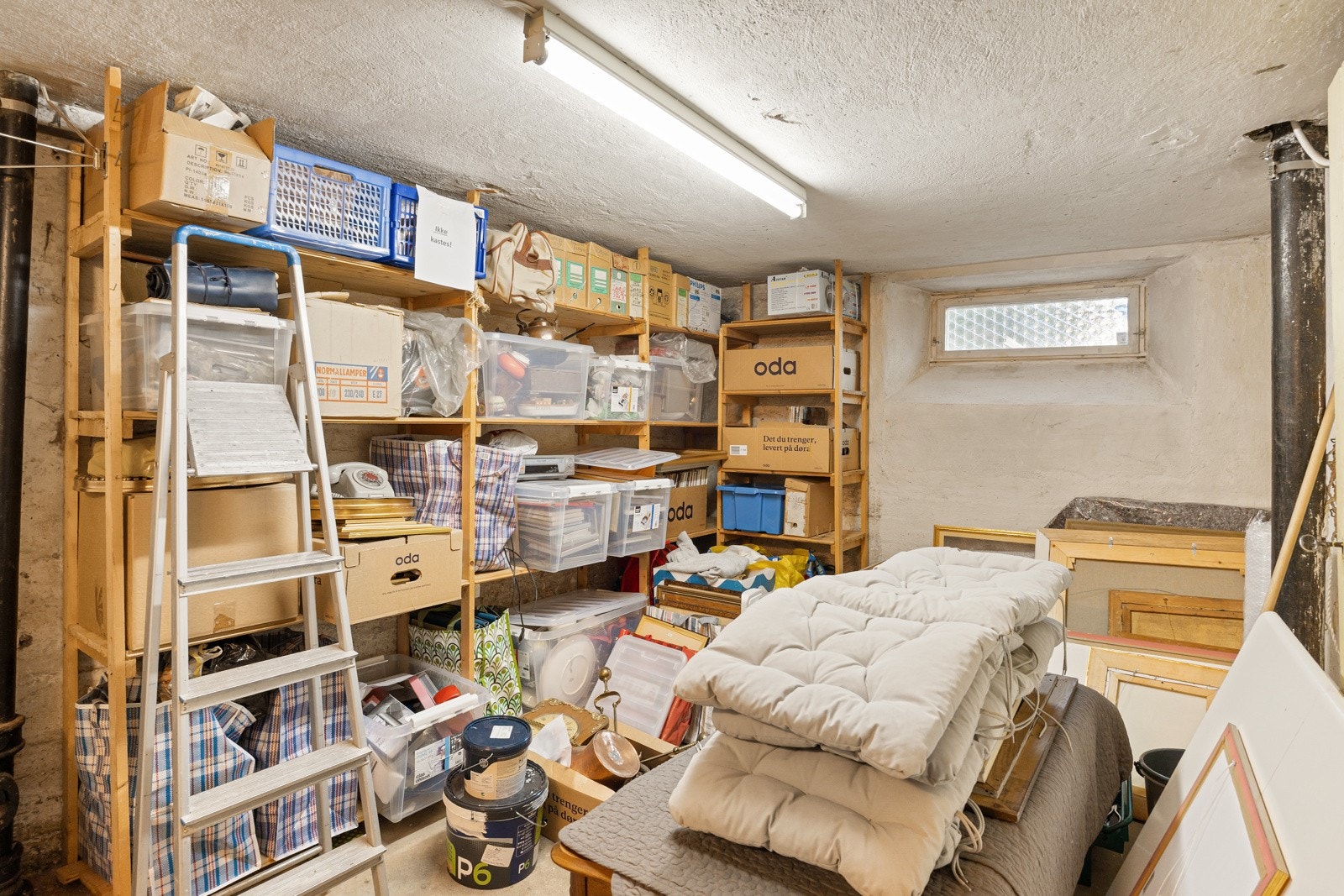 Innvendig bod. Galleribilde