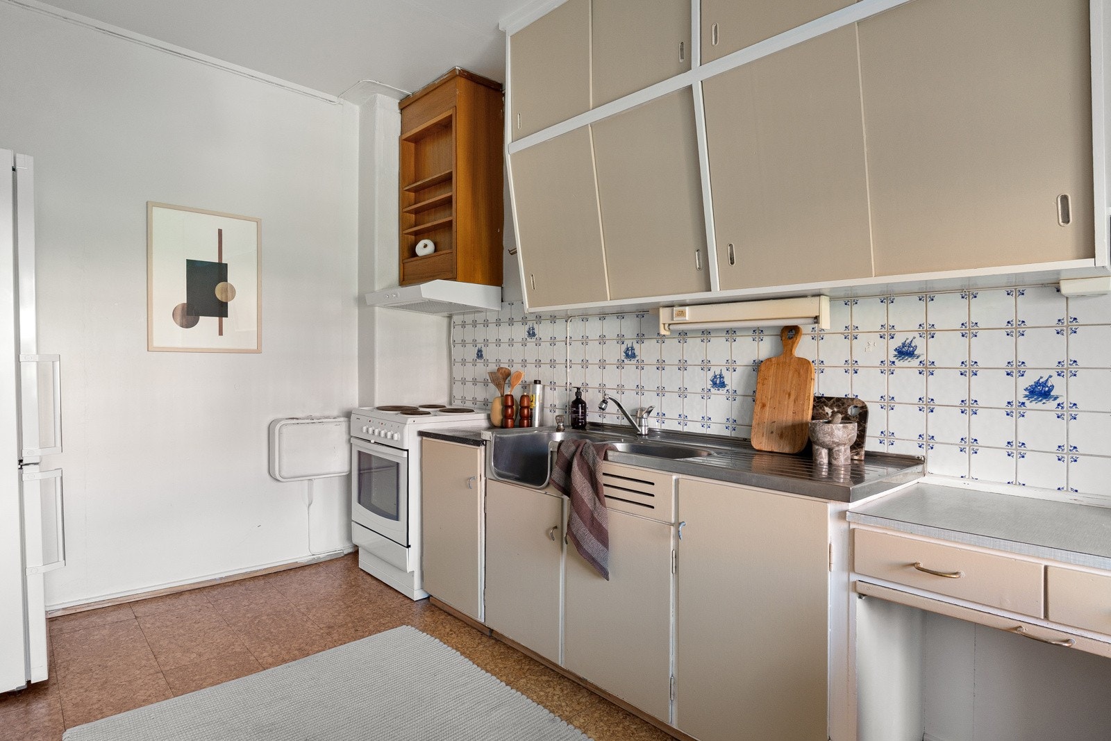 Det er kjøkkenventilator med avtrekk ut. Galleribilde