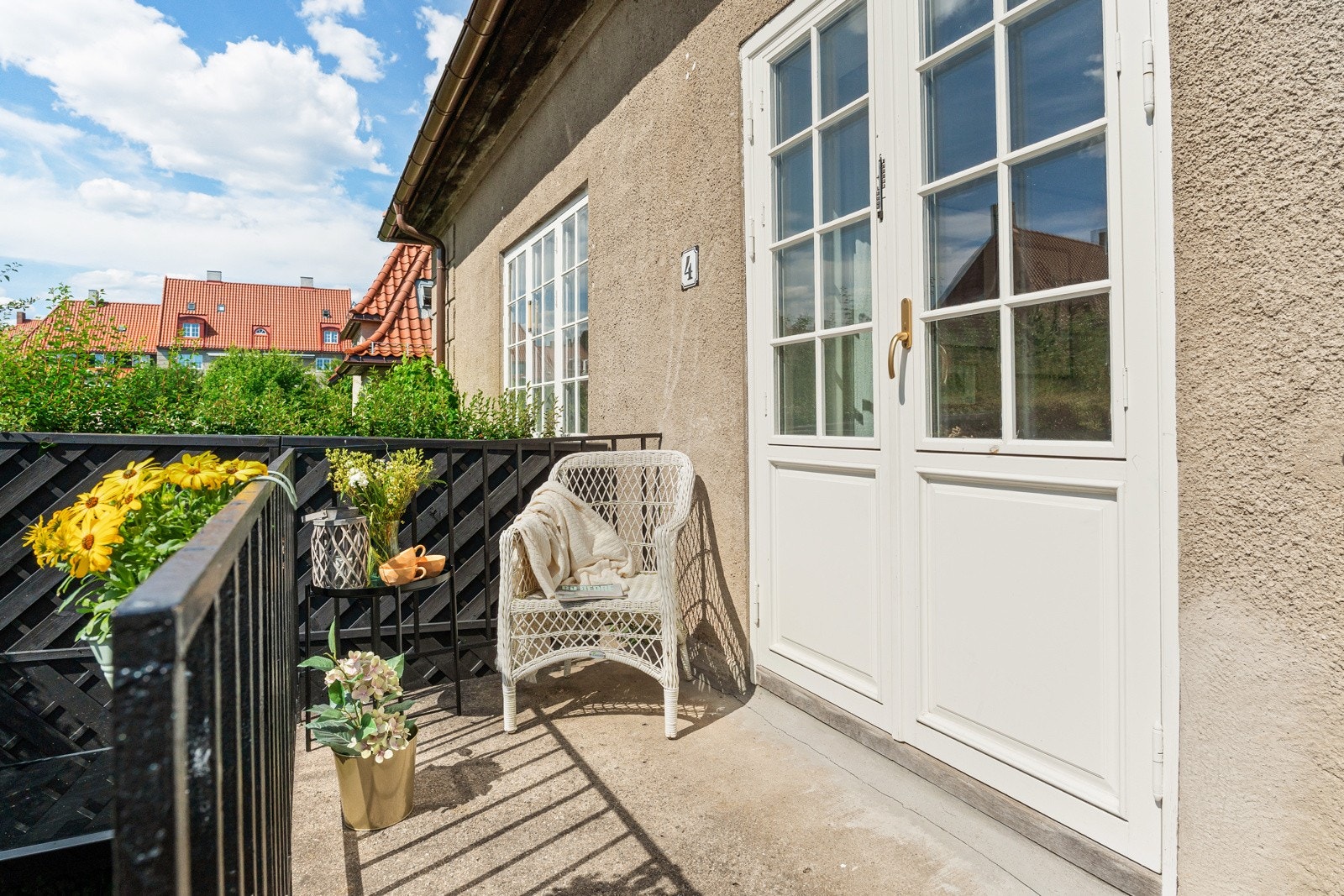 Rett utenfor døren blir du møtt med grønne og barnevennige omgivelser, flotte fellesområder og hyggelige naboer - perfekt for barnefamilien. Galleribilde