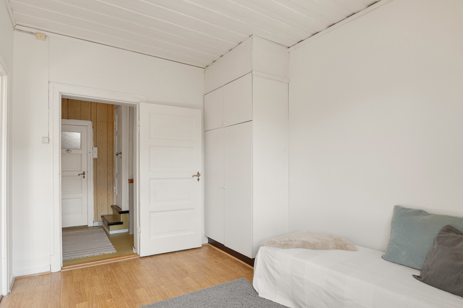 Innebygd garderobeskap på soverom 3. Galleribilde