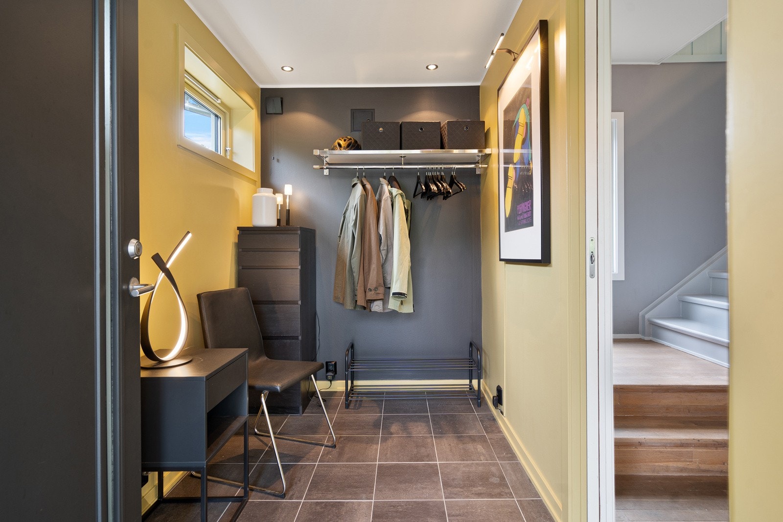 Praktisk vindfang med garderobe Galleribilde