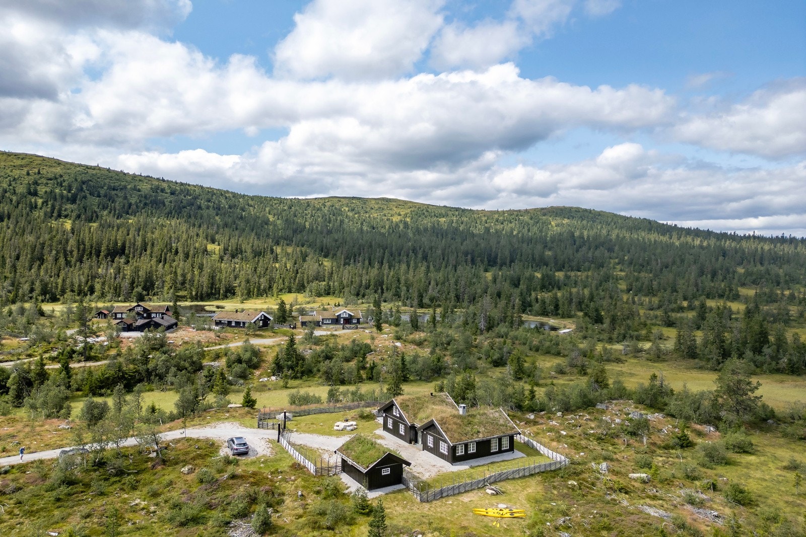 Hytten har en god beliggenhet med god avstand til naboer som gir en usjenert beliggenhet. Galleribilde